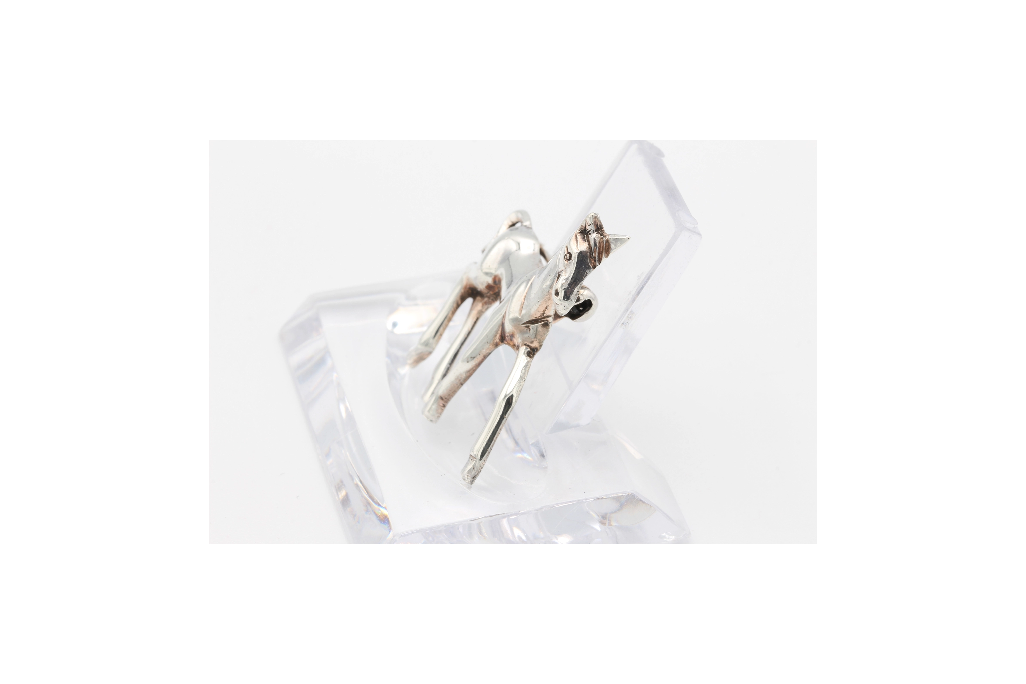 Broche contemporaine en argent 800 - - 3