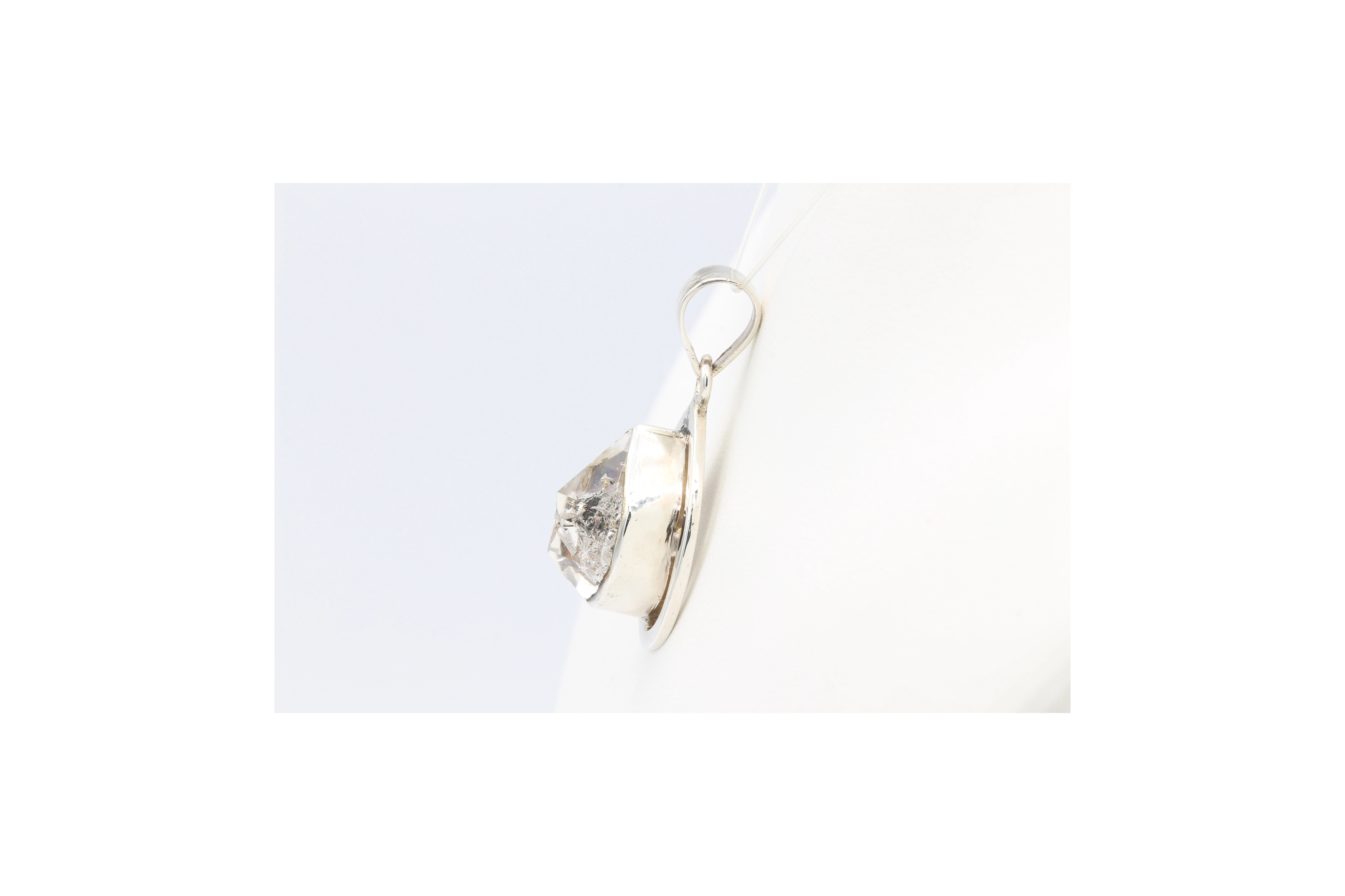 Pendentif contemporain en argent 925 serti d'un cristal de roche - - 3