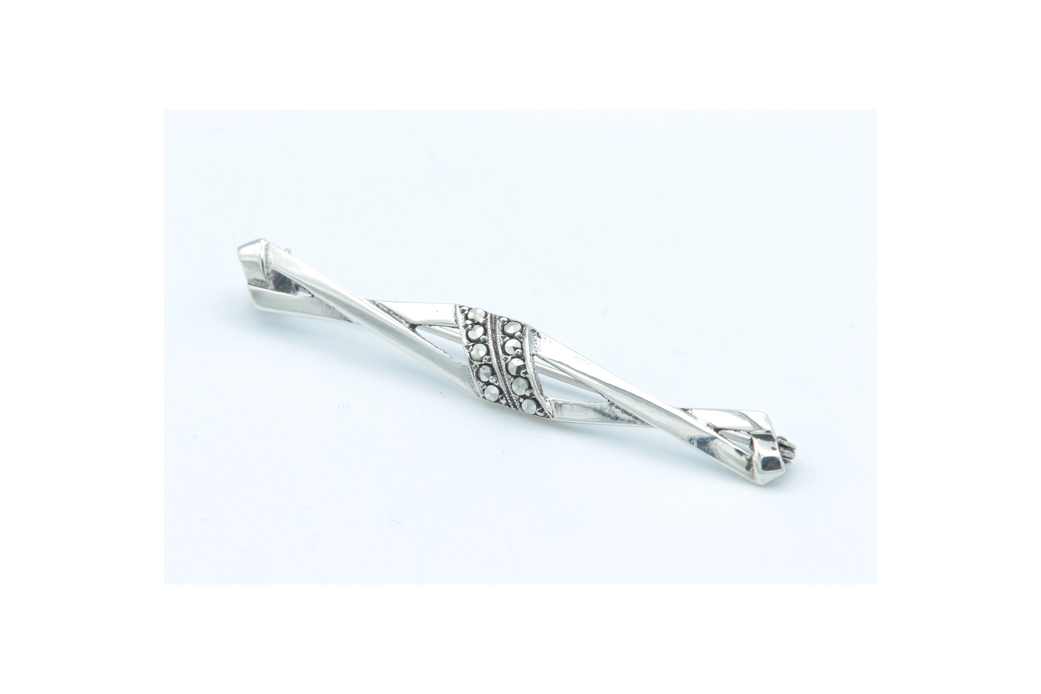 Broche Années 50 en argent 833 et marcassites - 3