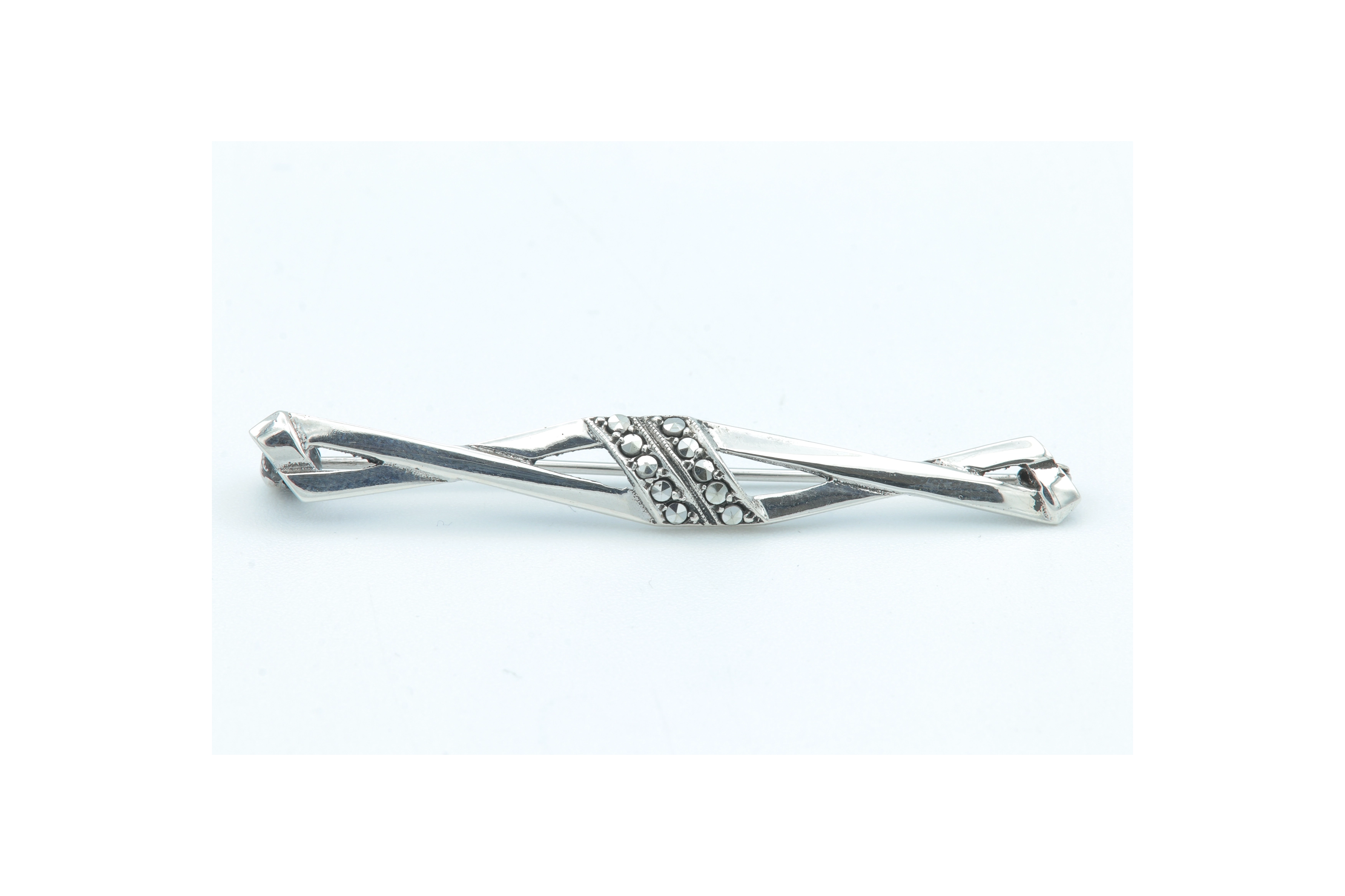 Broche Années 50 en argent 833 et marcassites - 1