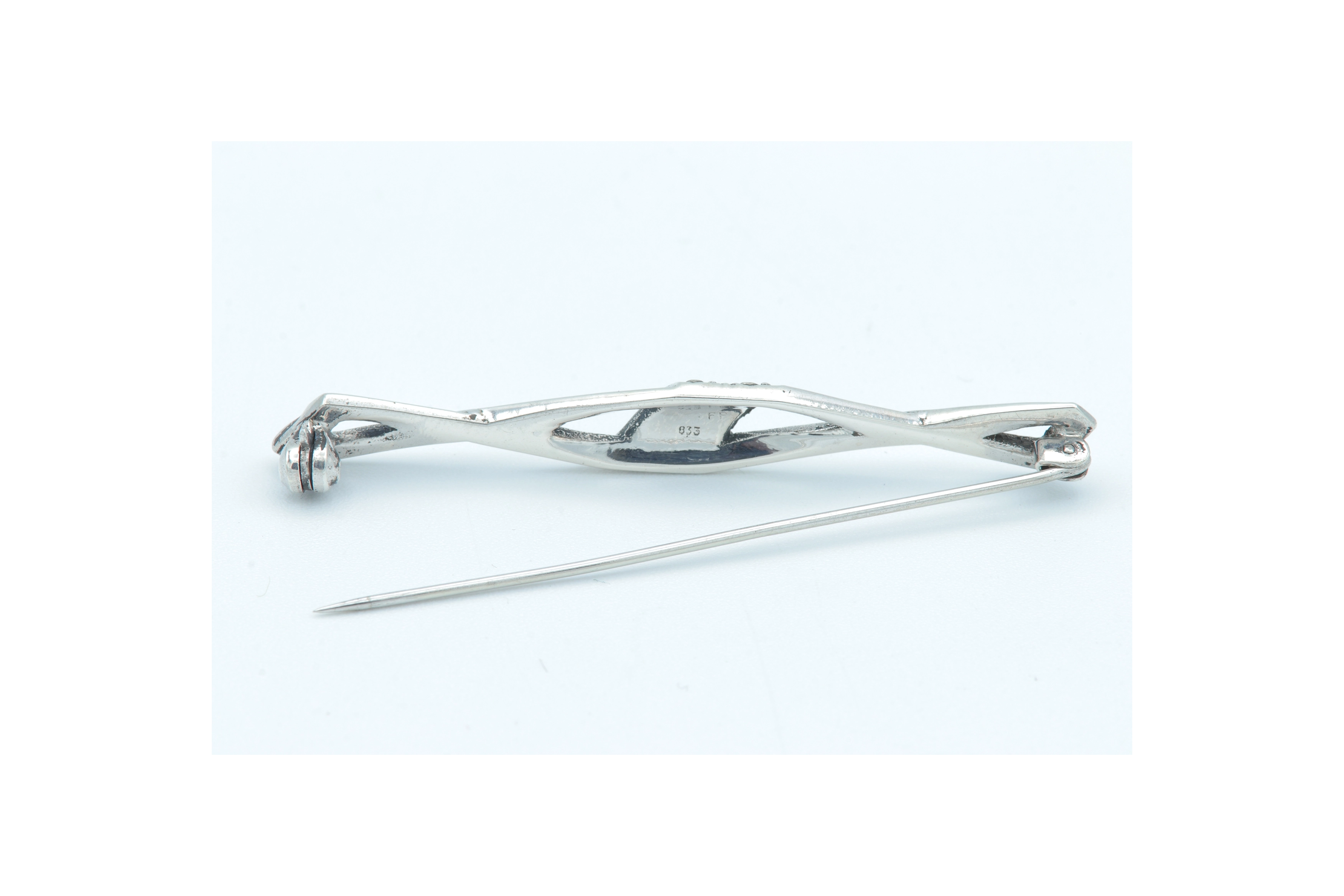 Broche Années 50 en argent 833 et marcassites - 4