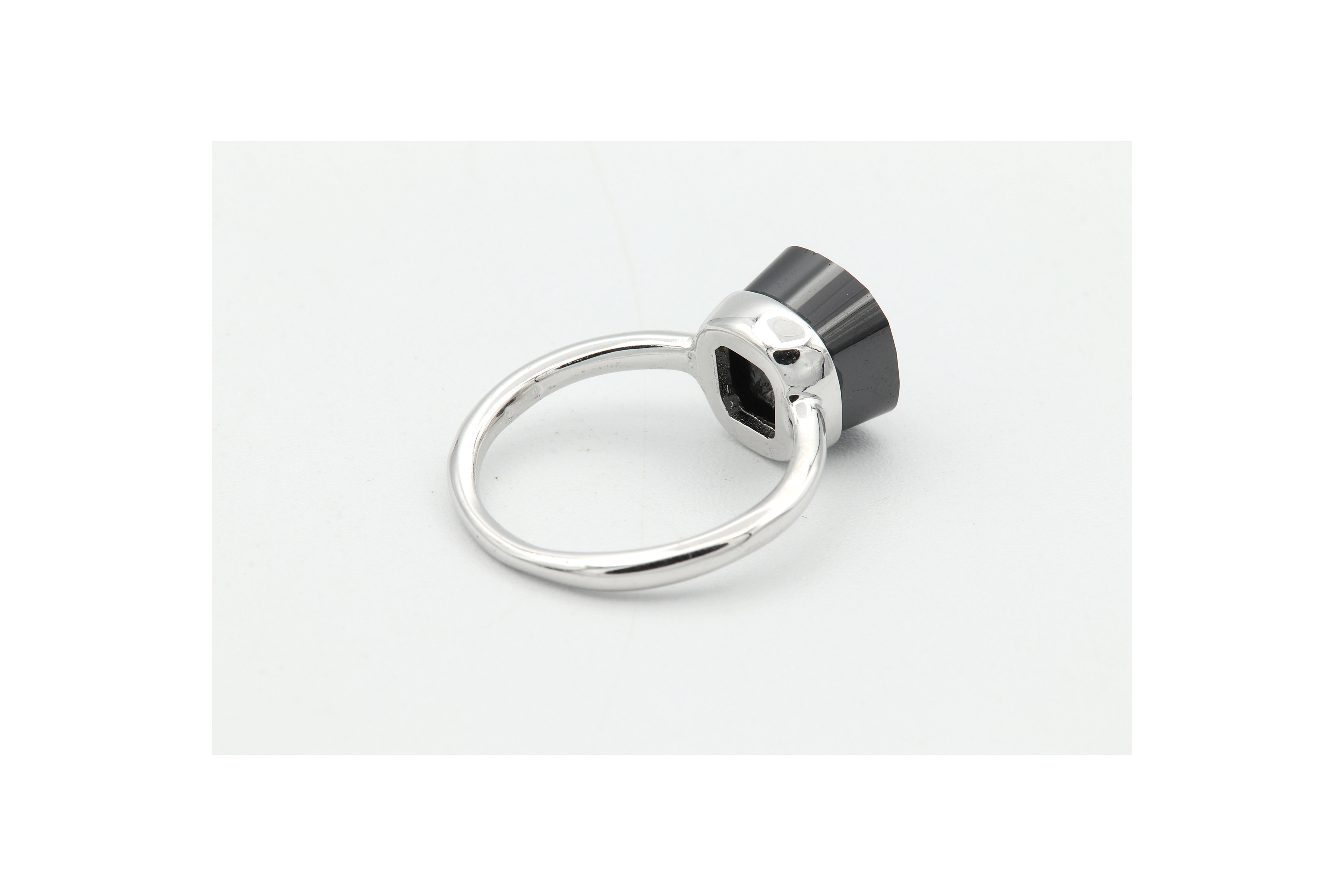 Bague contemporaine en argent 925 sertie d'un zirconium - - 5
