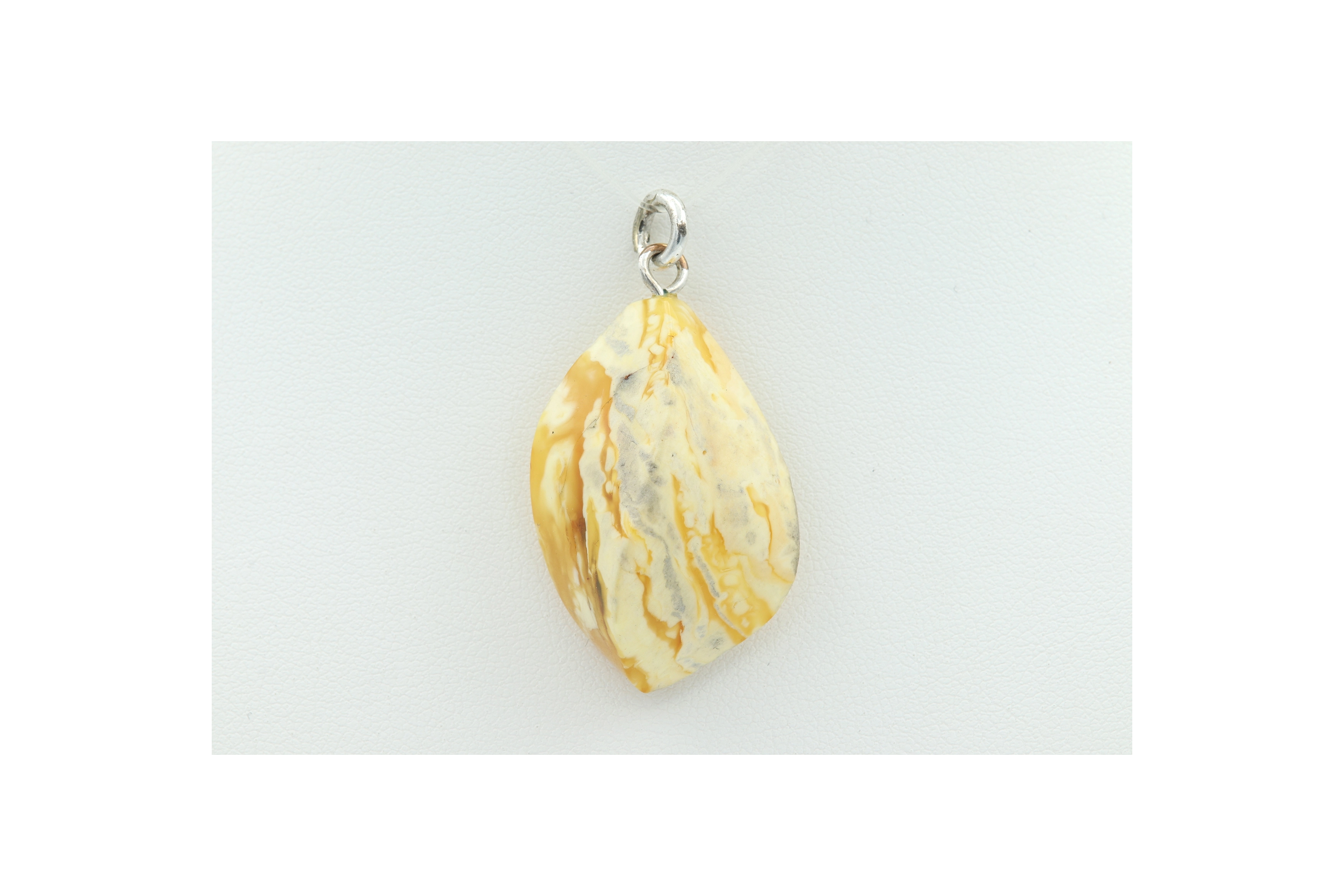 Pendentif Années 70 en argent et ambre - - 1