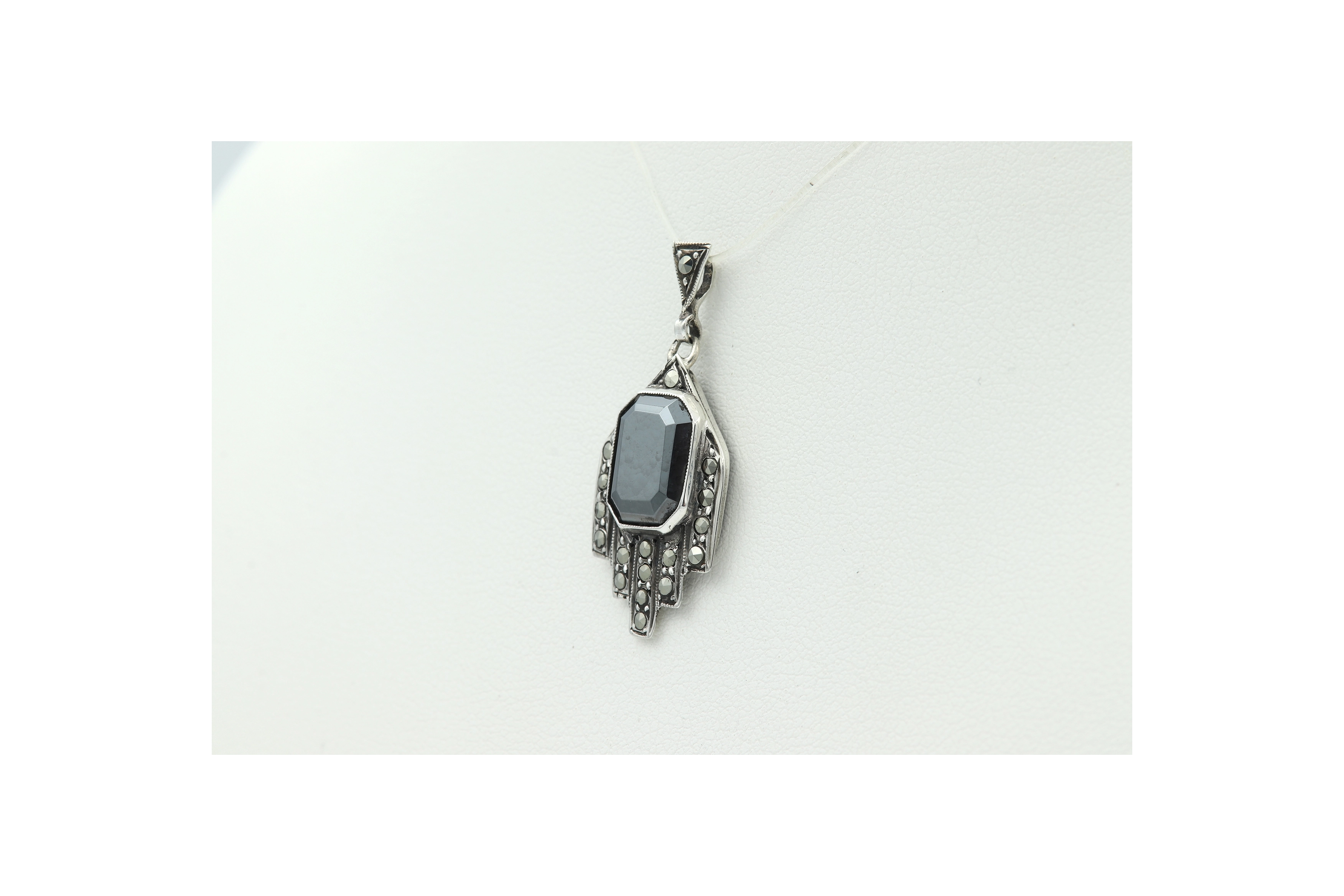 Pendentif Art Déco en argent sertie de marcassite et d'hématite - 2