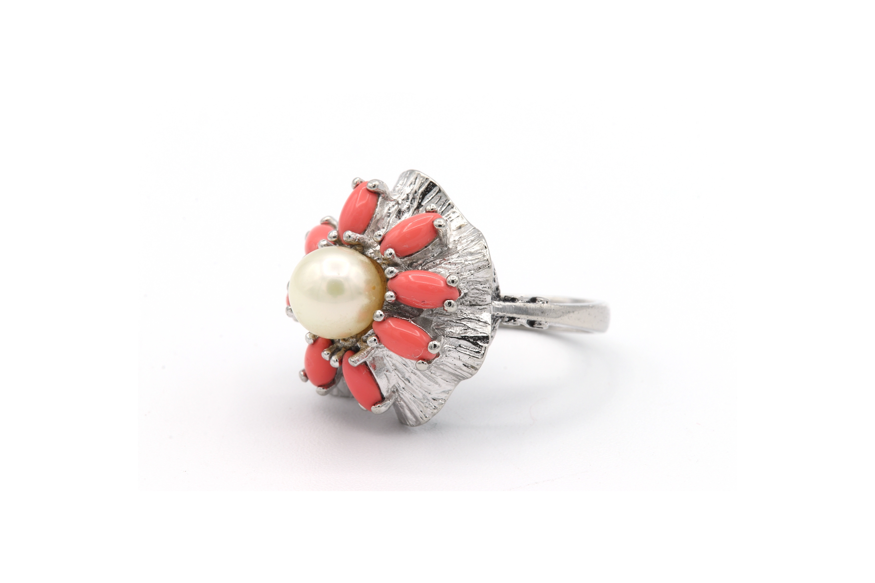 Bague Années 70 en argent, perle et corail - - 2
