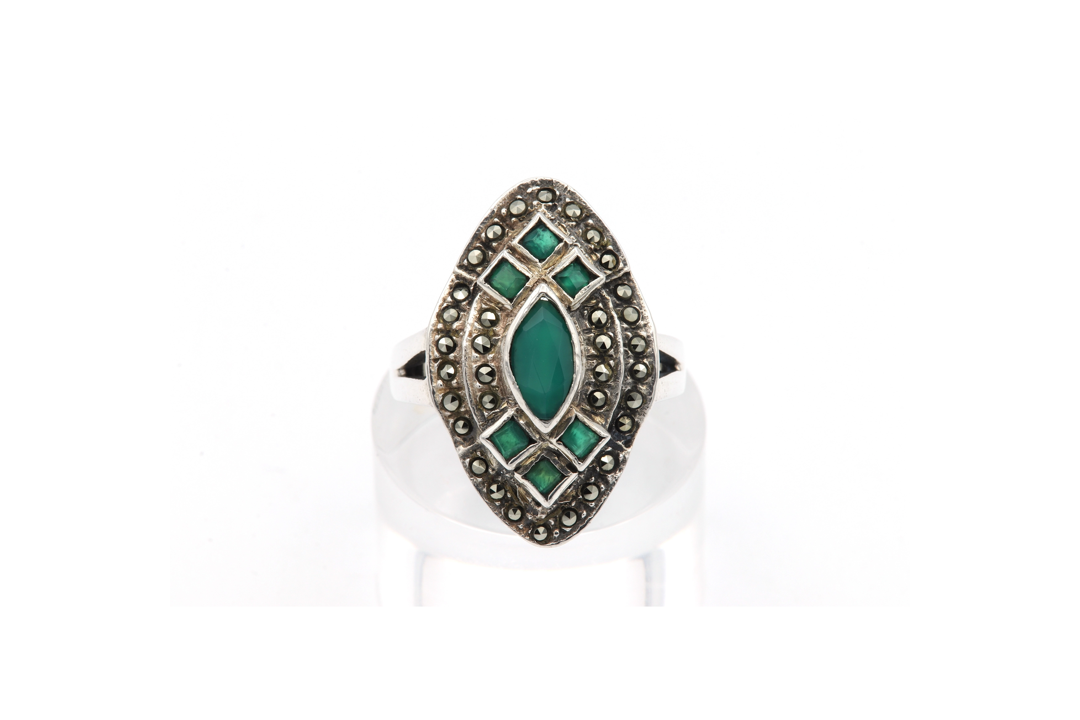 Bague contemporaine en argent 925 sertie de chrysoprase et de marcassite - - 1