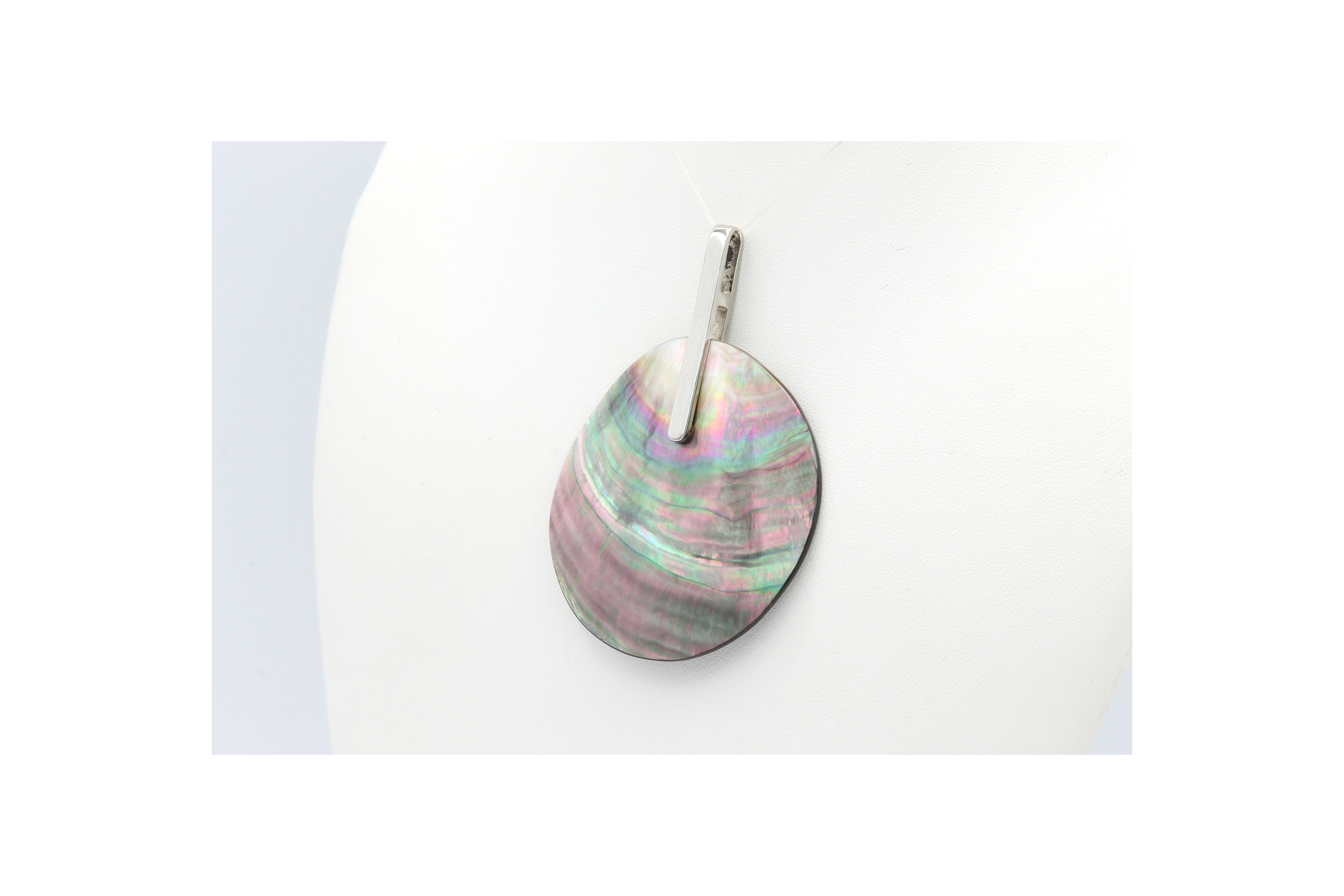 Pendentif contemporain en argent 925 et nacre - 2