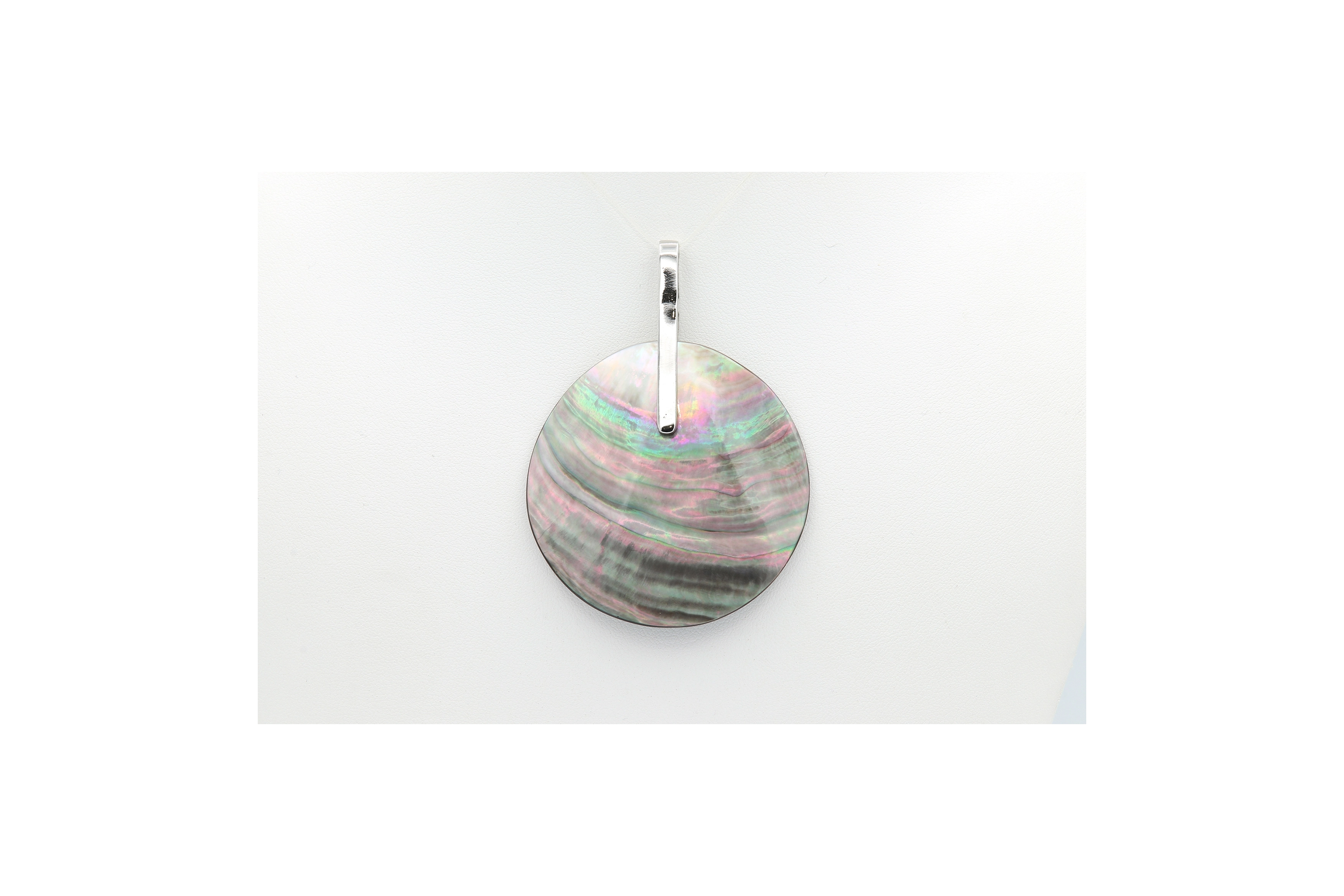 Pendentif contemporain en argent 925 et nacre - 1