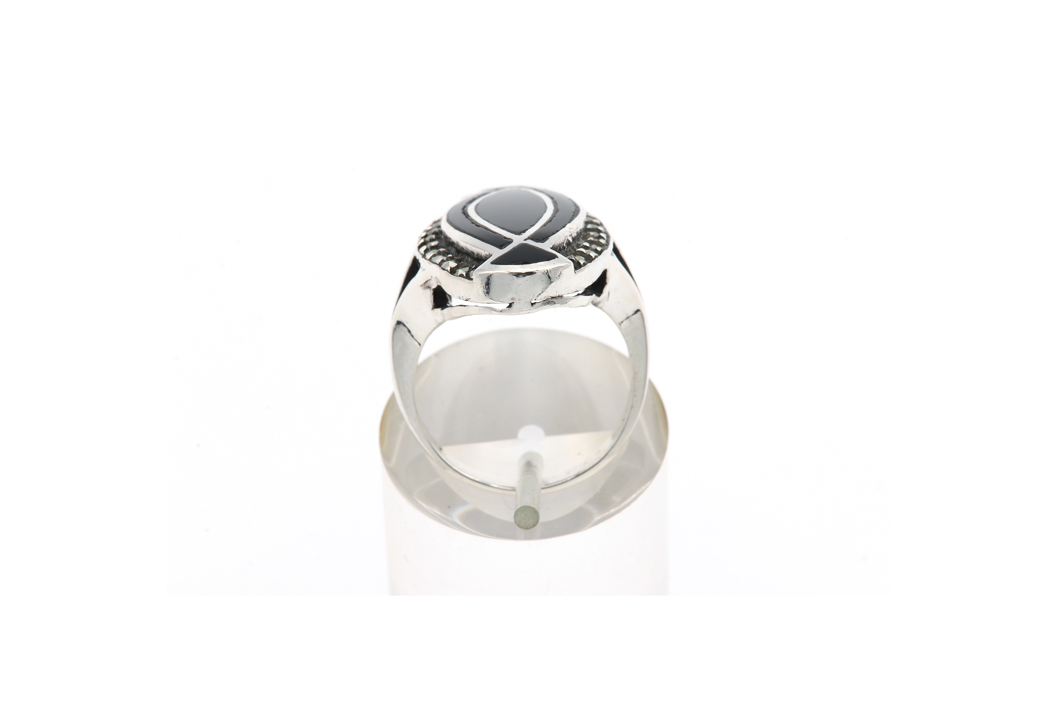 Bague contemporaine en argent 925 sertie de marcassite et d'onyx - 4