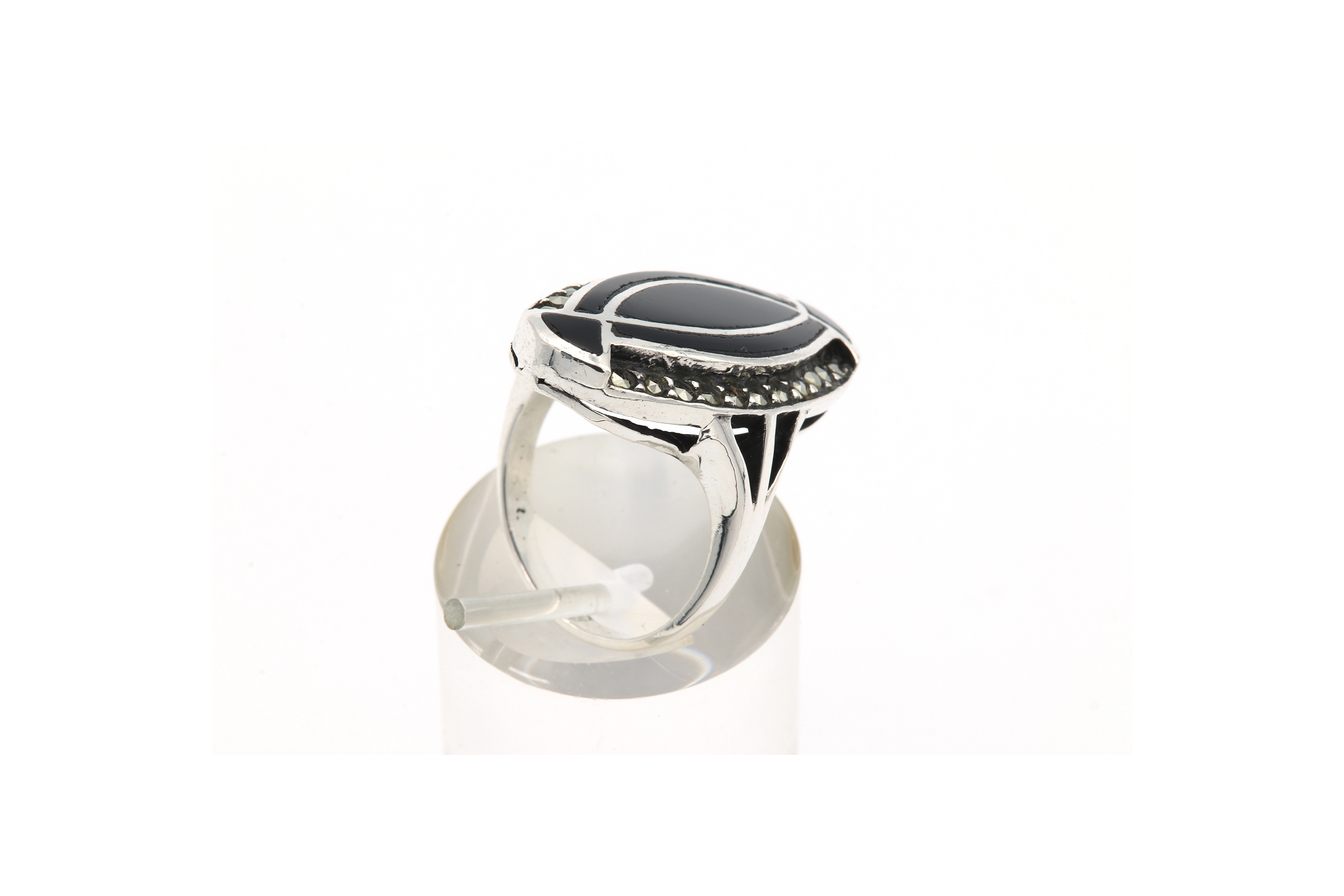 Bague contemporaine en argent 925 sertie de marcassite et d'onyx - 5