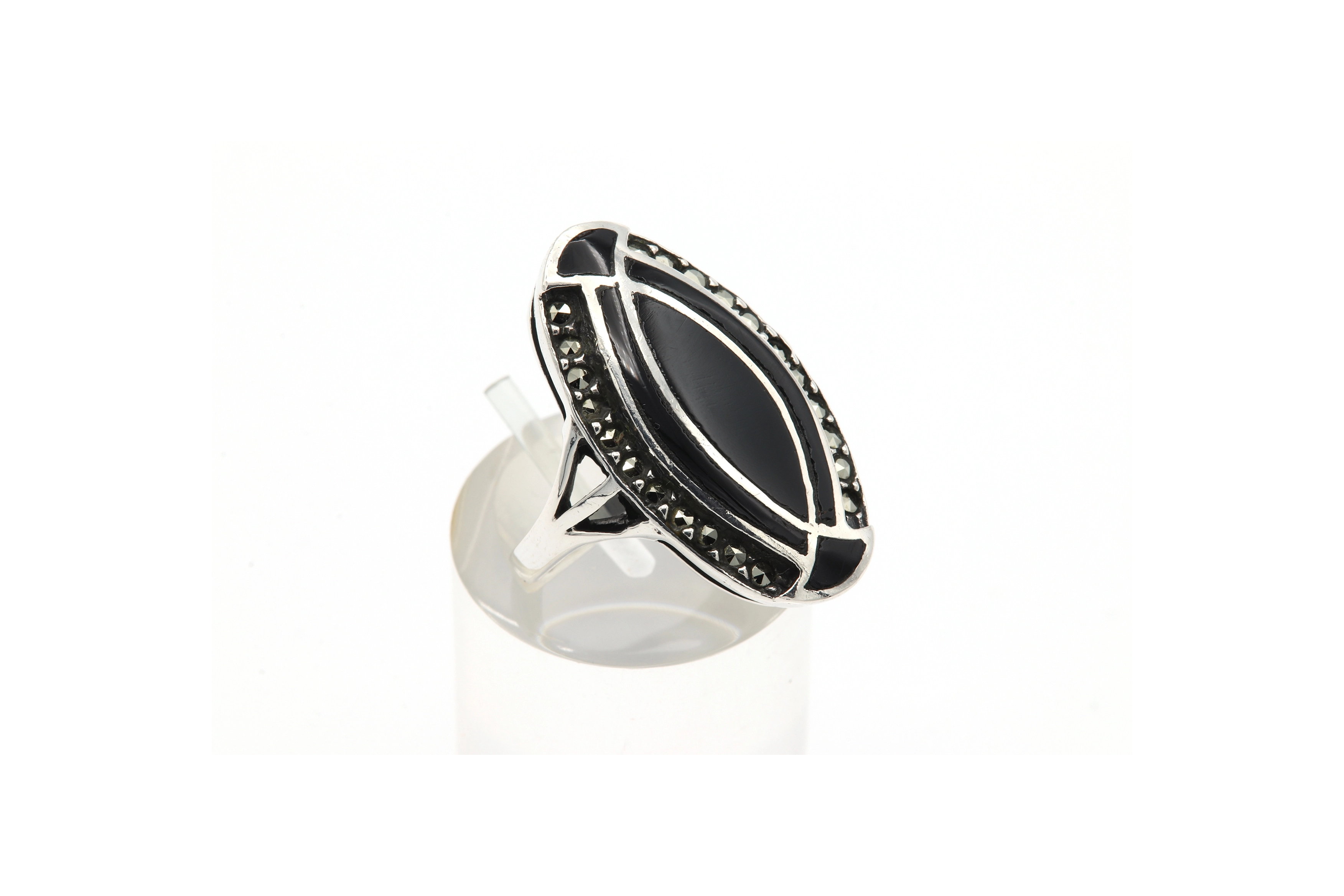 Bague contemporaine en argent 925 sertie de marcassite et d'onyx - 6