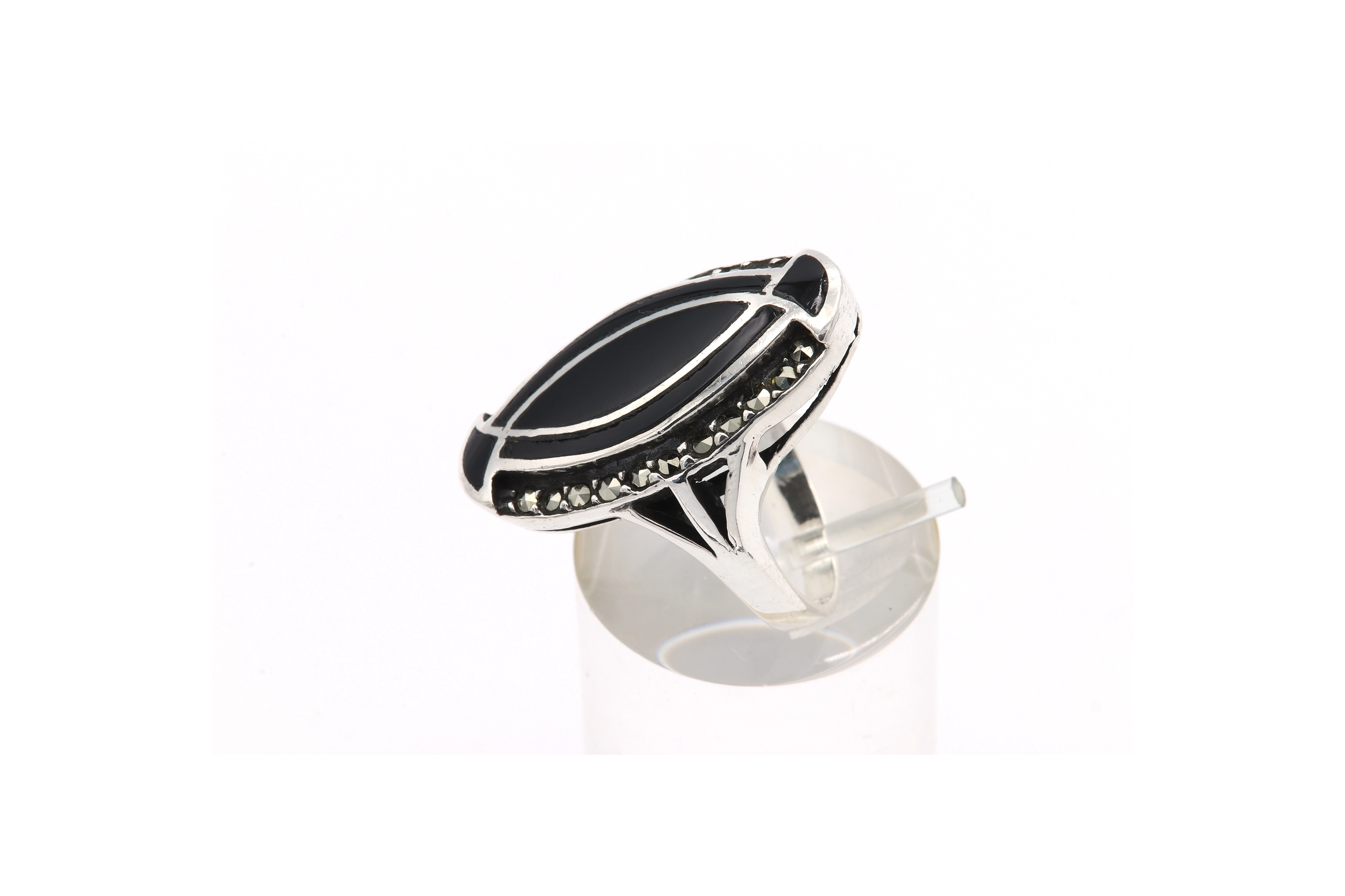 Bague contemporaine en argent 925 sertie de marcassite et d'onyx - 3