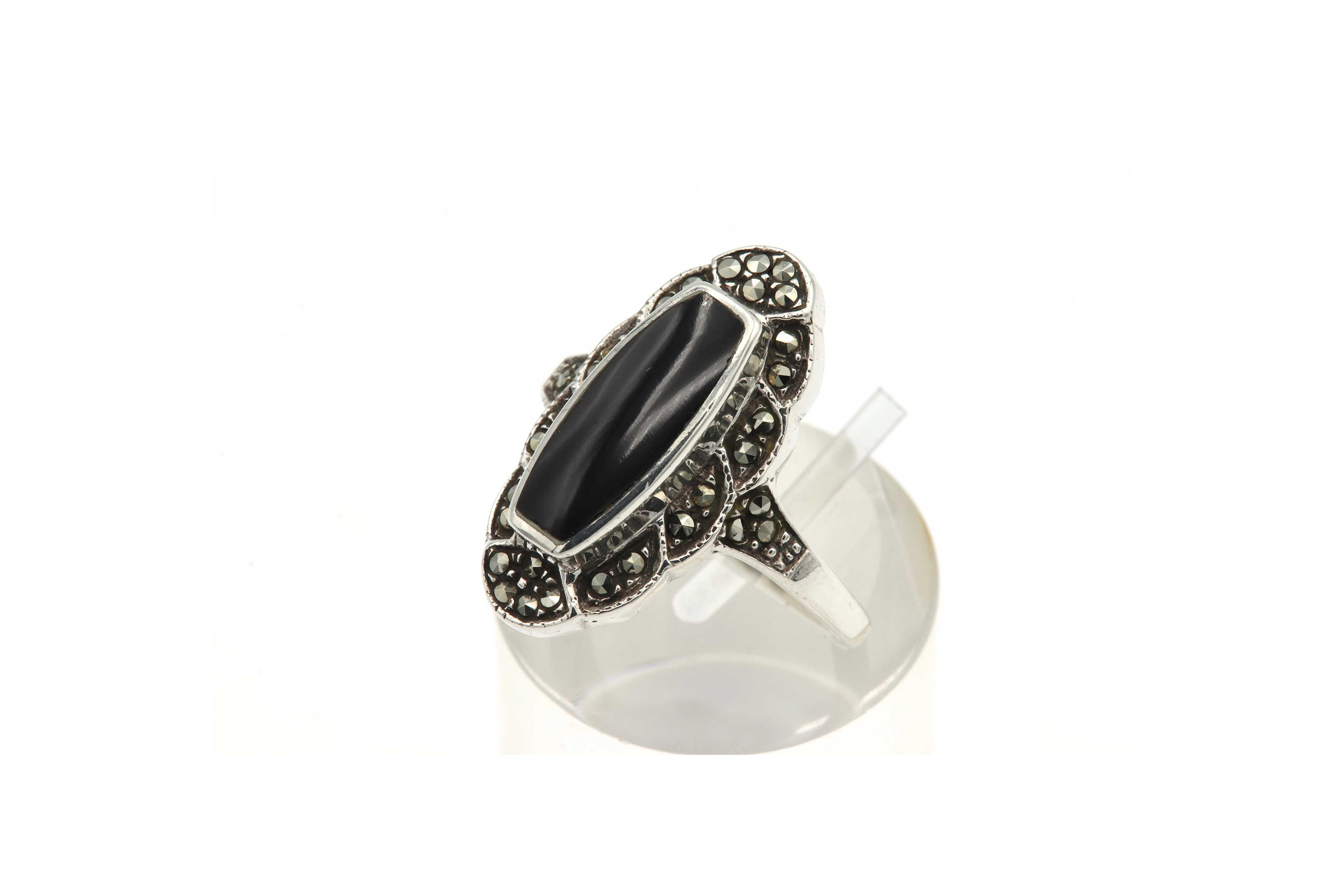 Bague contemporaine en argent 925 sertie d'onyx et de marcassites - 2