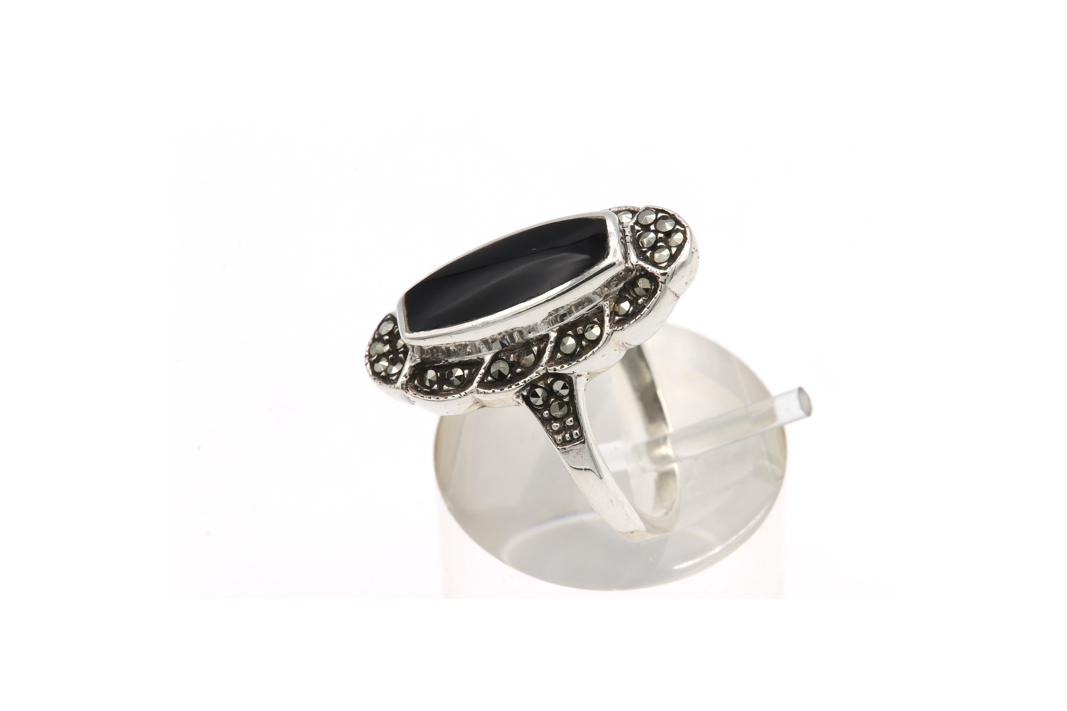 Bague contemporaine en argent 925 sertie d'onyx et de marcassites - 3