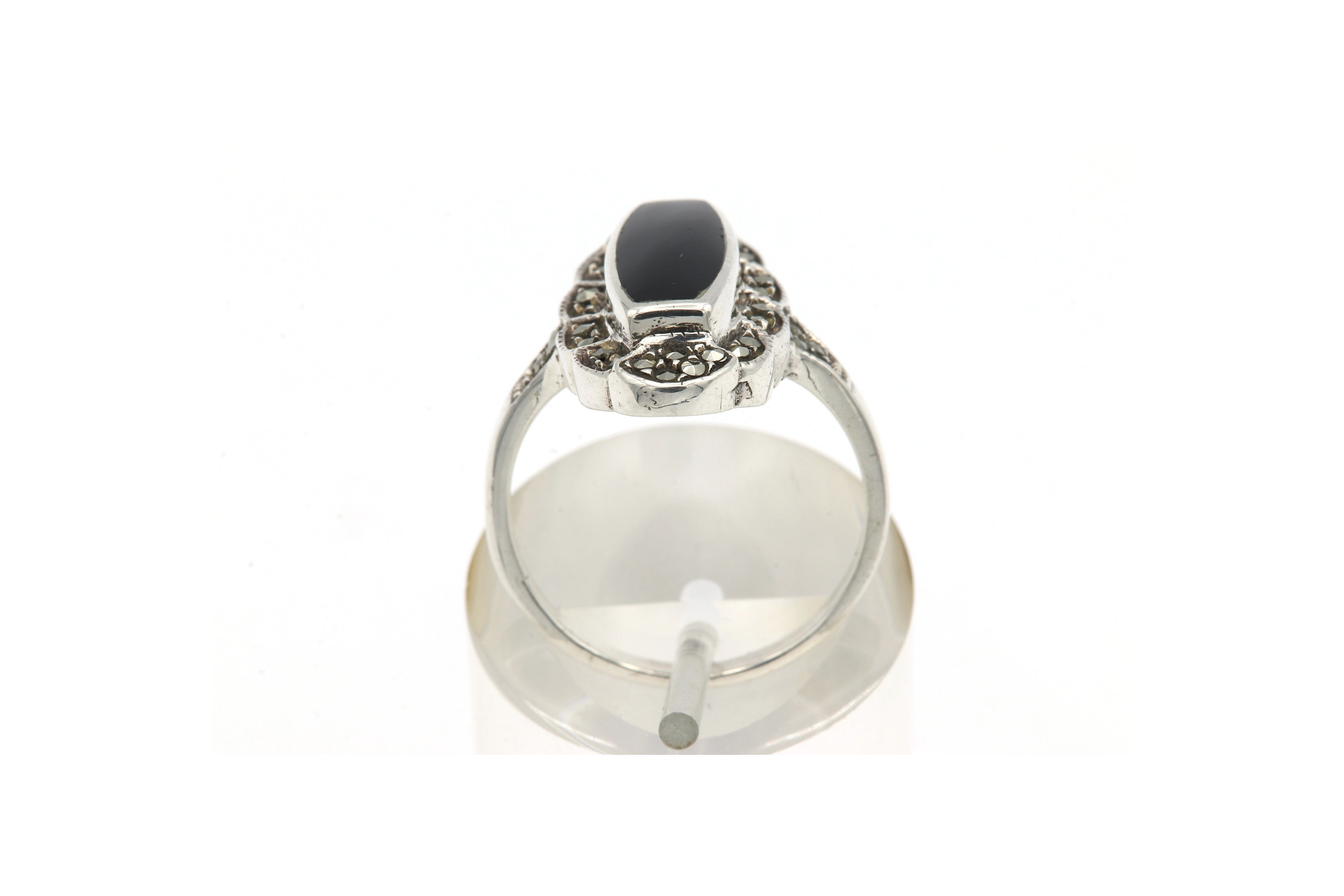 Bague contemporaine en argent 925 sertie d'onyx et de marcassites - 4