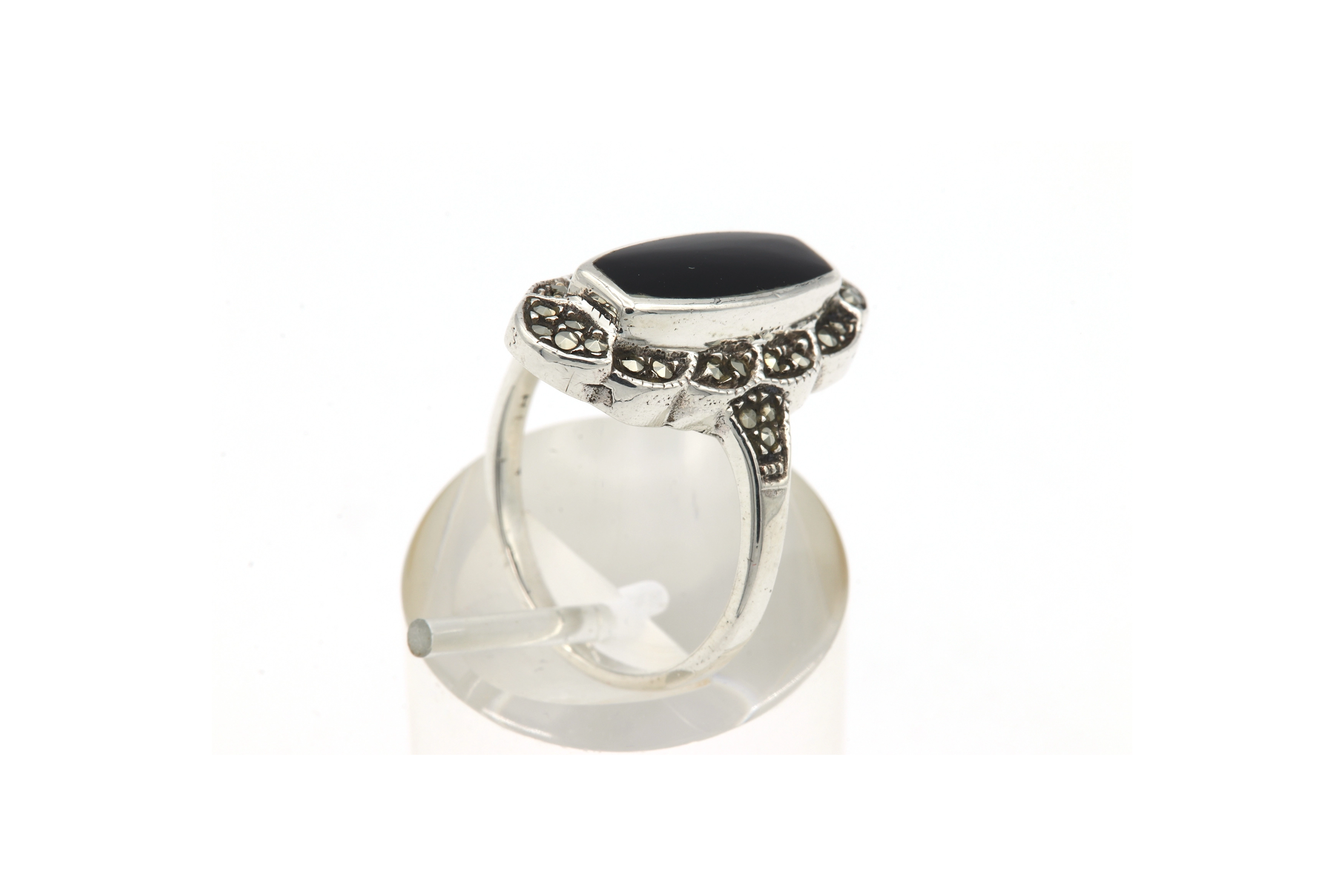 Bague contemporaine en argent 925 sertie d'onyx et de marcassites - 5