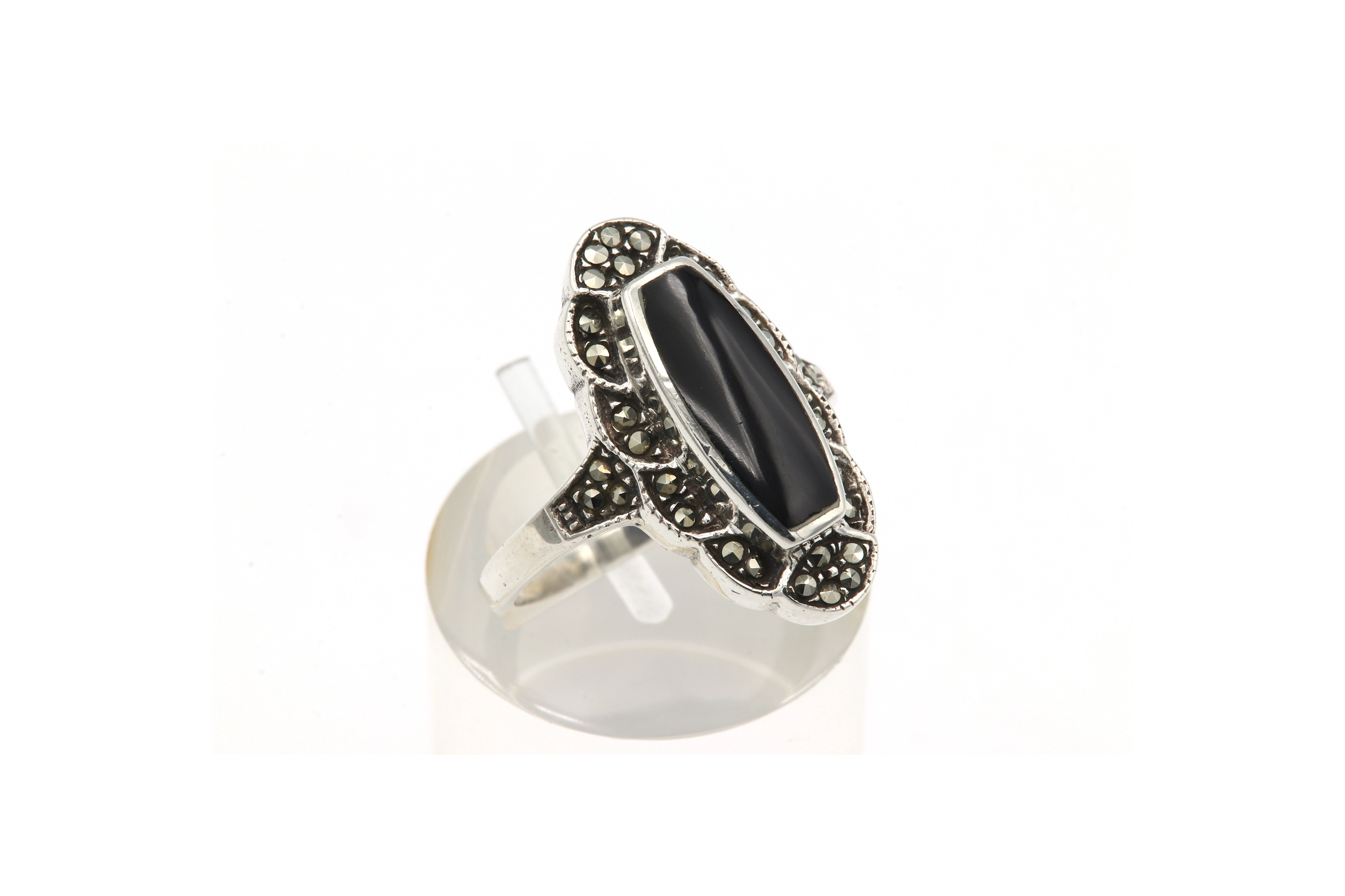 Bague contemporaine en argent 925 sertie d'onyx et de marcassites - 6
