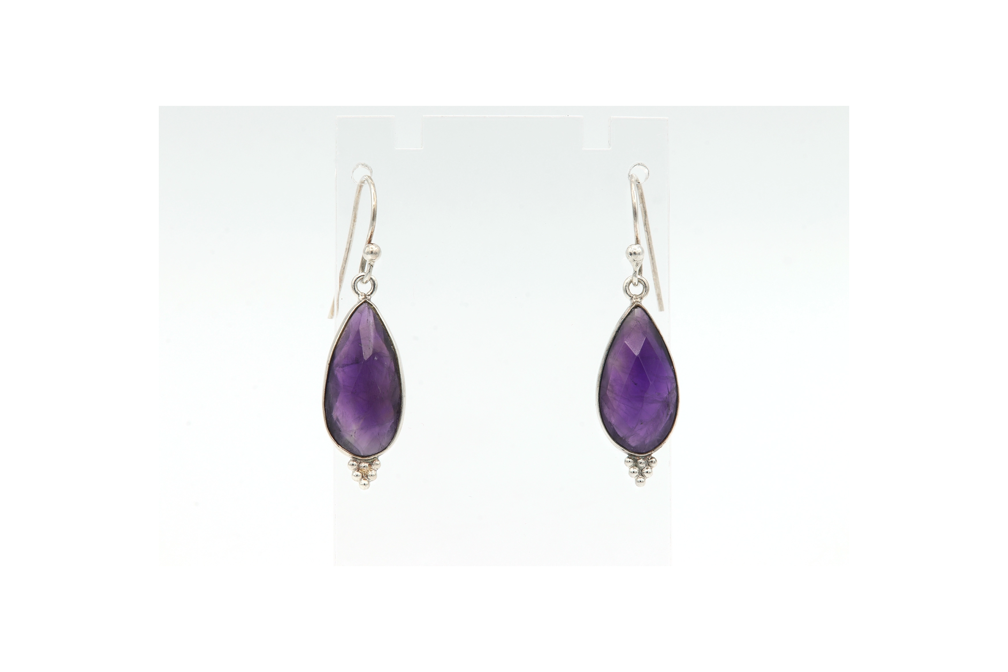 Boucles d'oreilles contemporaines en argent serties d'améthyste - - 1