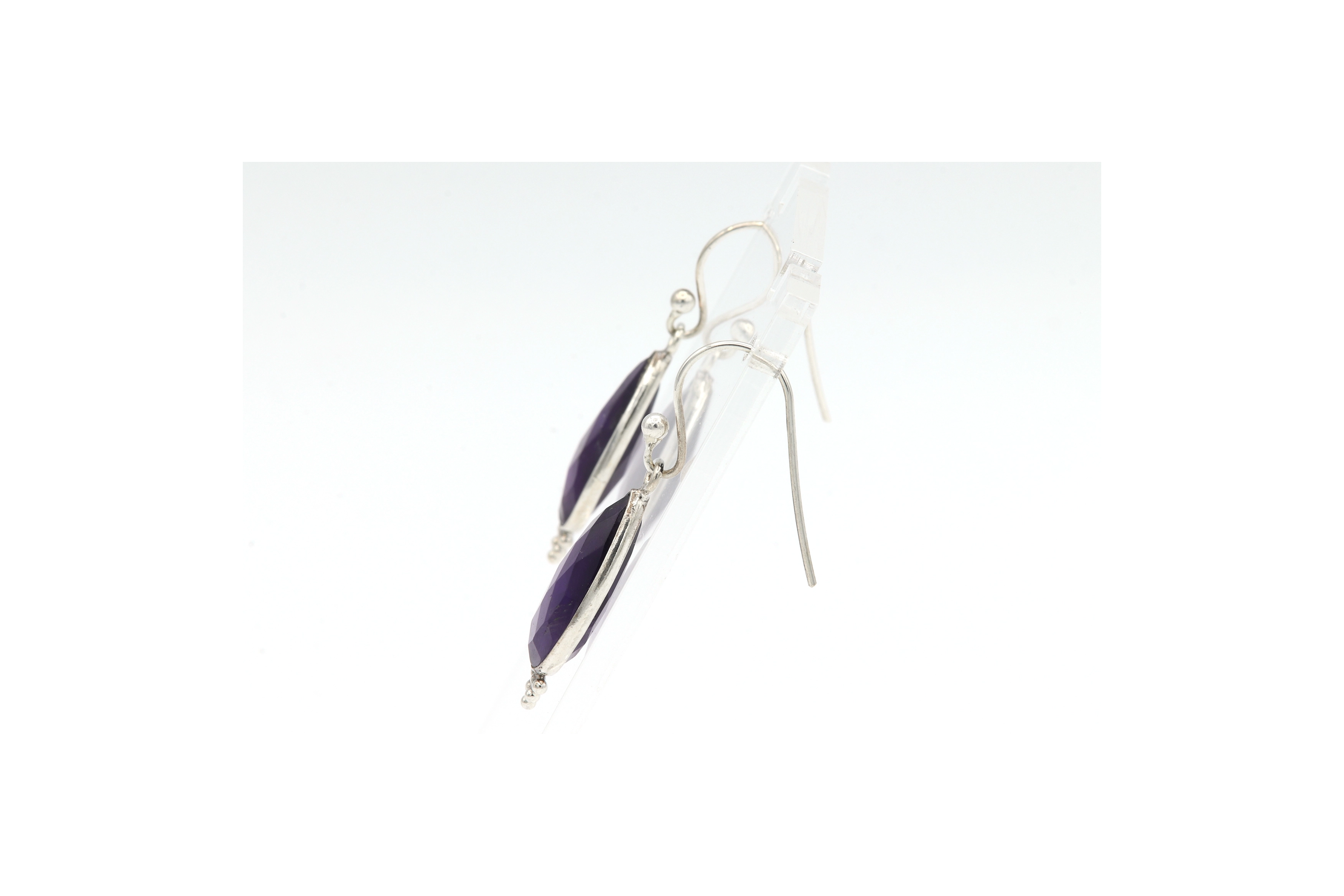 Boucles d'oreilles contemporaines en argent serties d'améthyste - 3