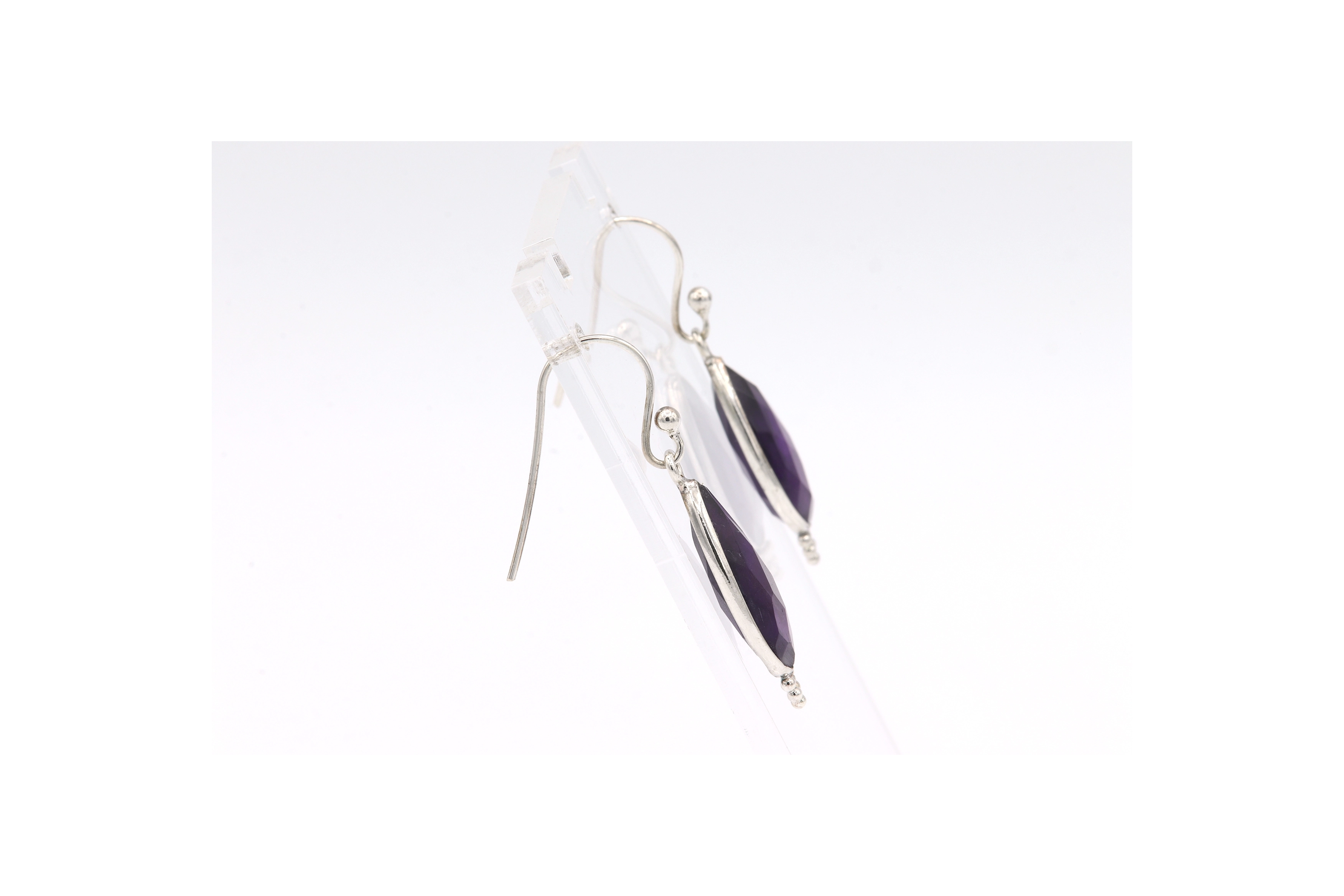 Boucles d'oreilles contemporaines en argent serties d'améthyste - 5