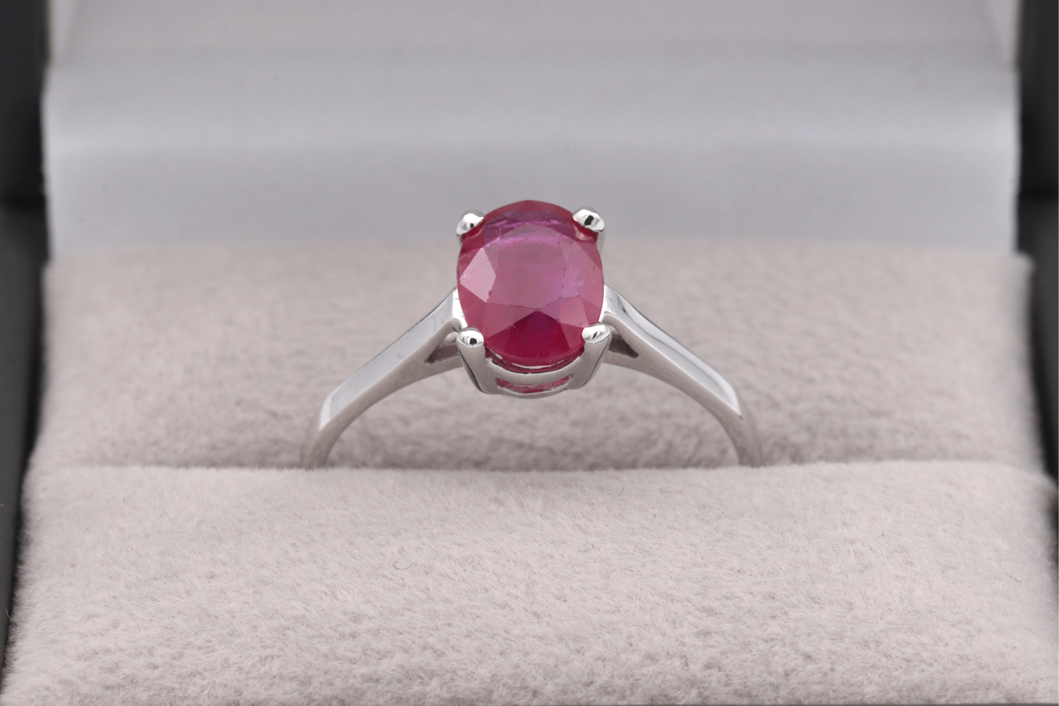 Bague contemporaine en or blanc 18 carats sertie d'un rubis (1.36 carat) - 7