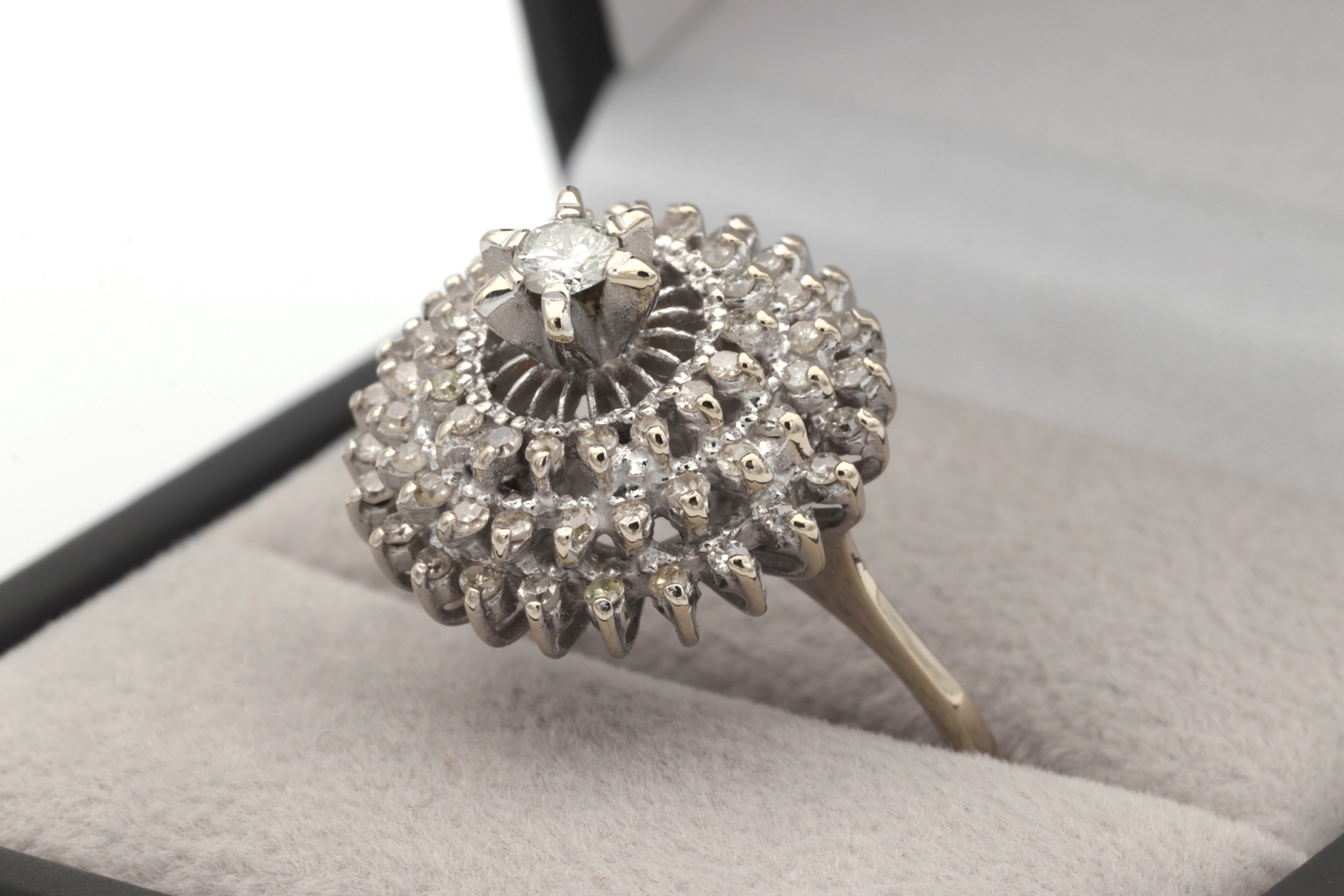 Bague Années 70 en or blanc 18 carats et diamants - - 9