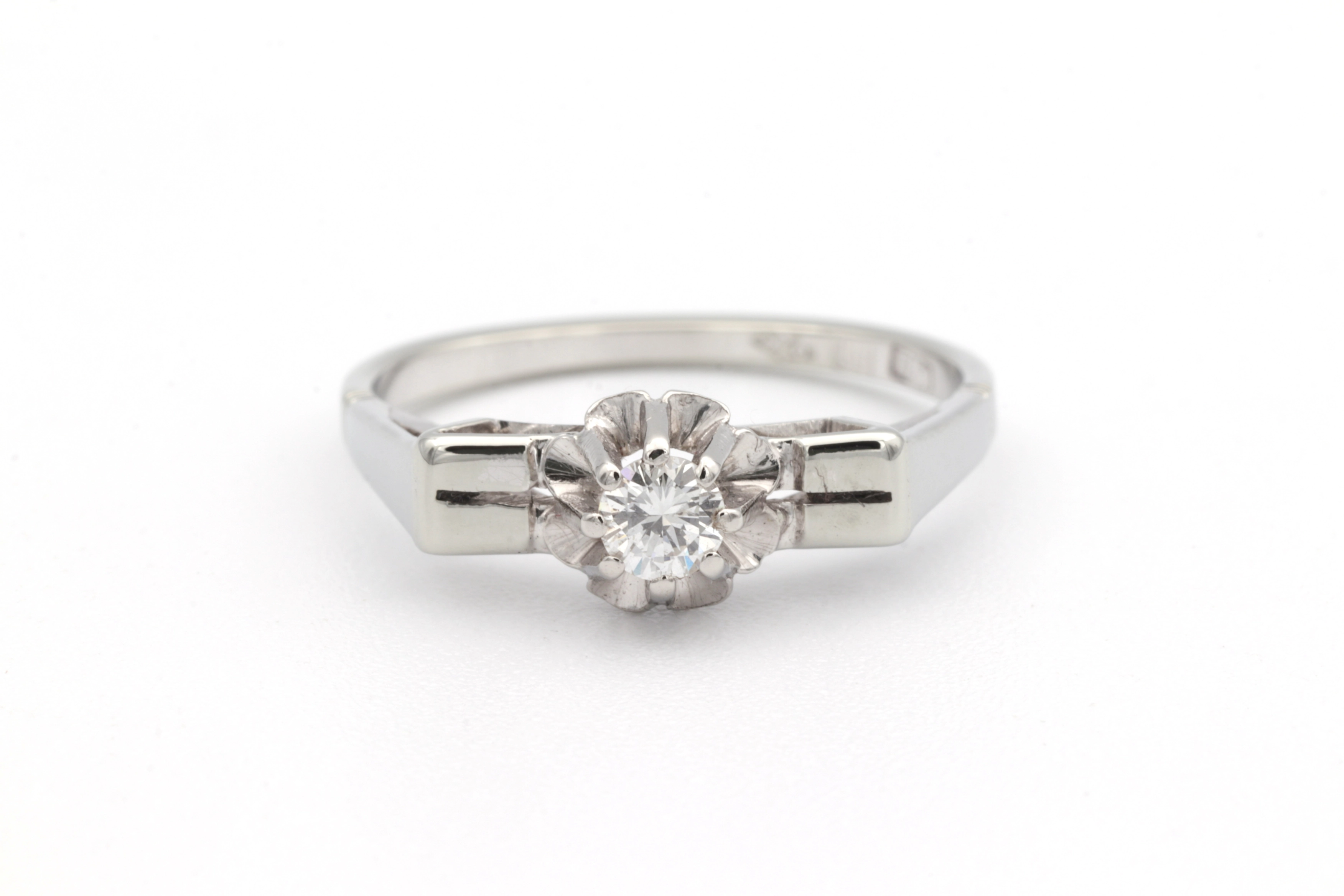 Bague Art Déco en or blanc 18 carats sertie d'un diamant (0.20 ct) - 1