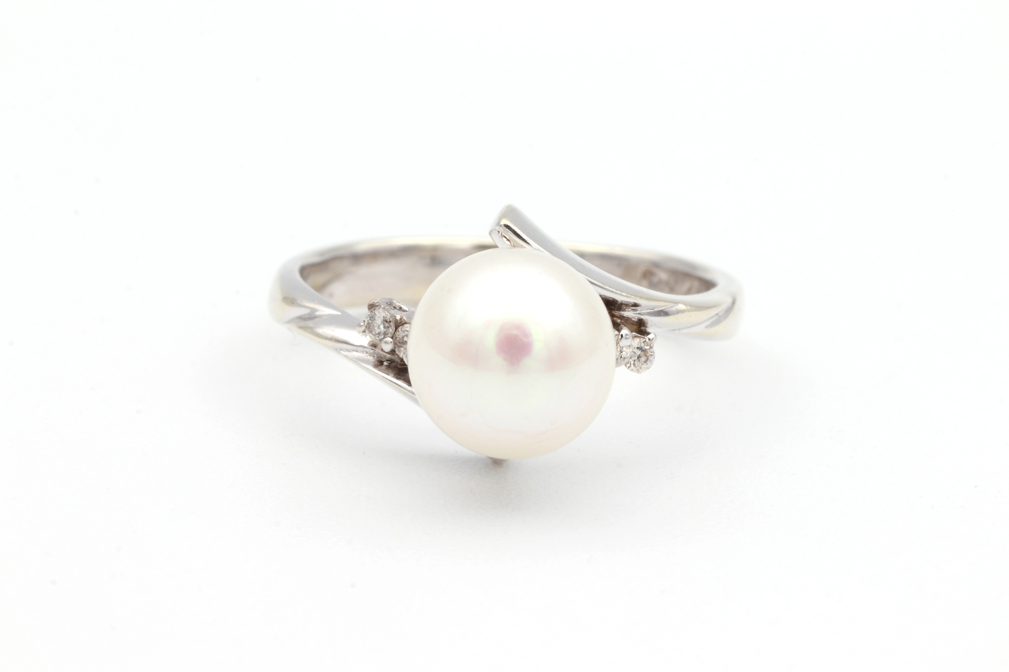 Bague Années 70 en or blanc 18 carats sertie d'une perle et de diamants - - 1
