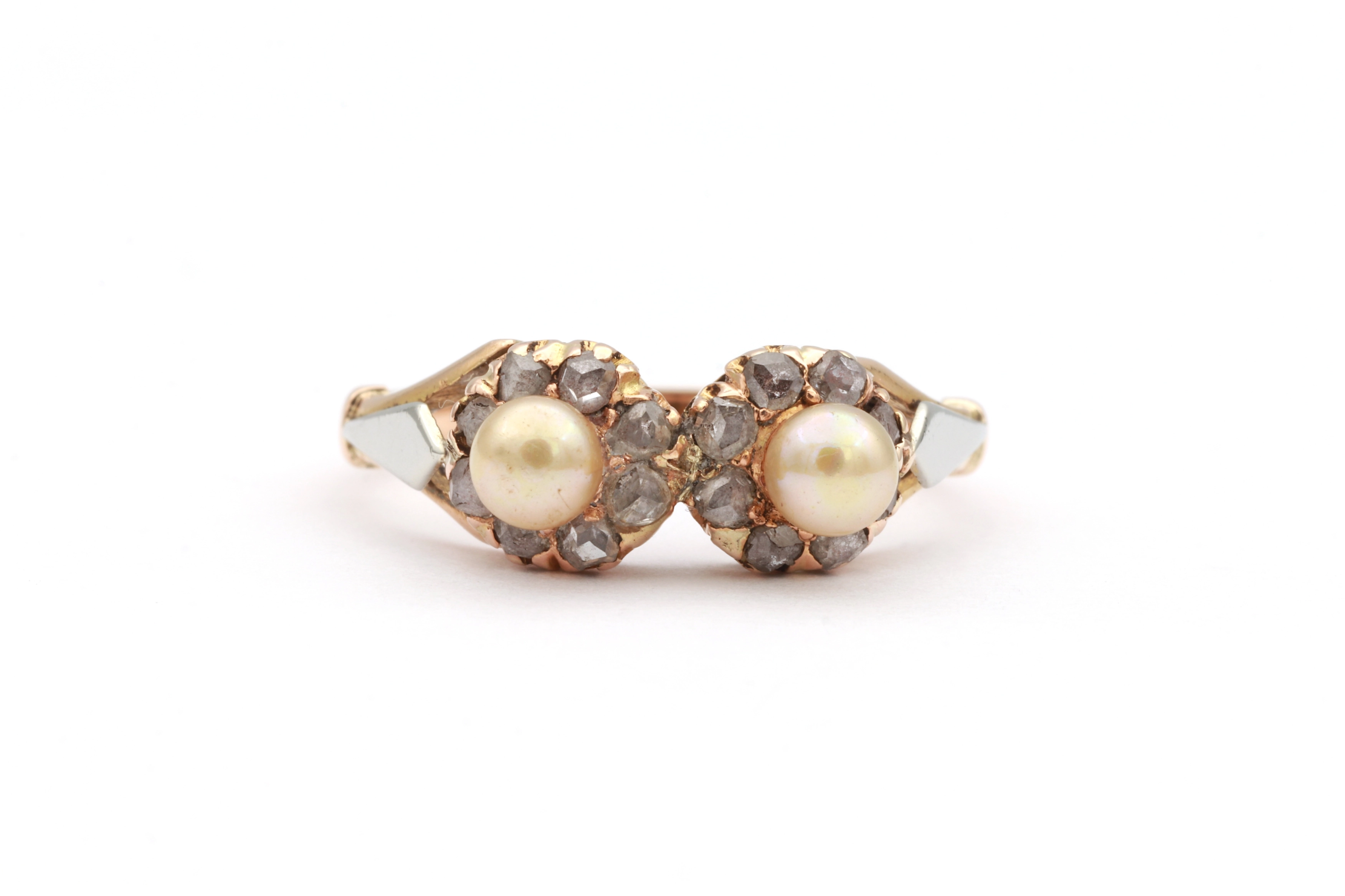 Bague Art Déco en or jaune et blanc 18 carats sertie de perles fines et de diamants taille rose - 1