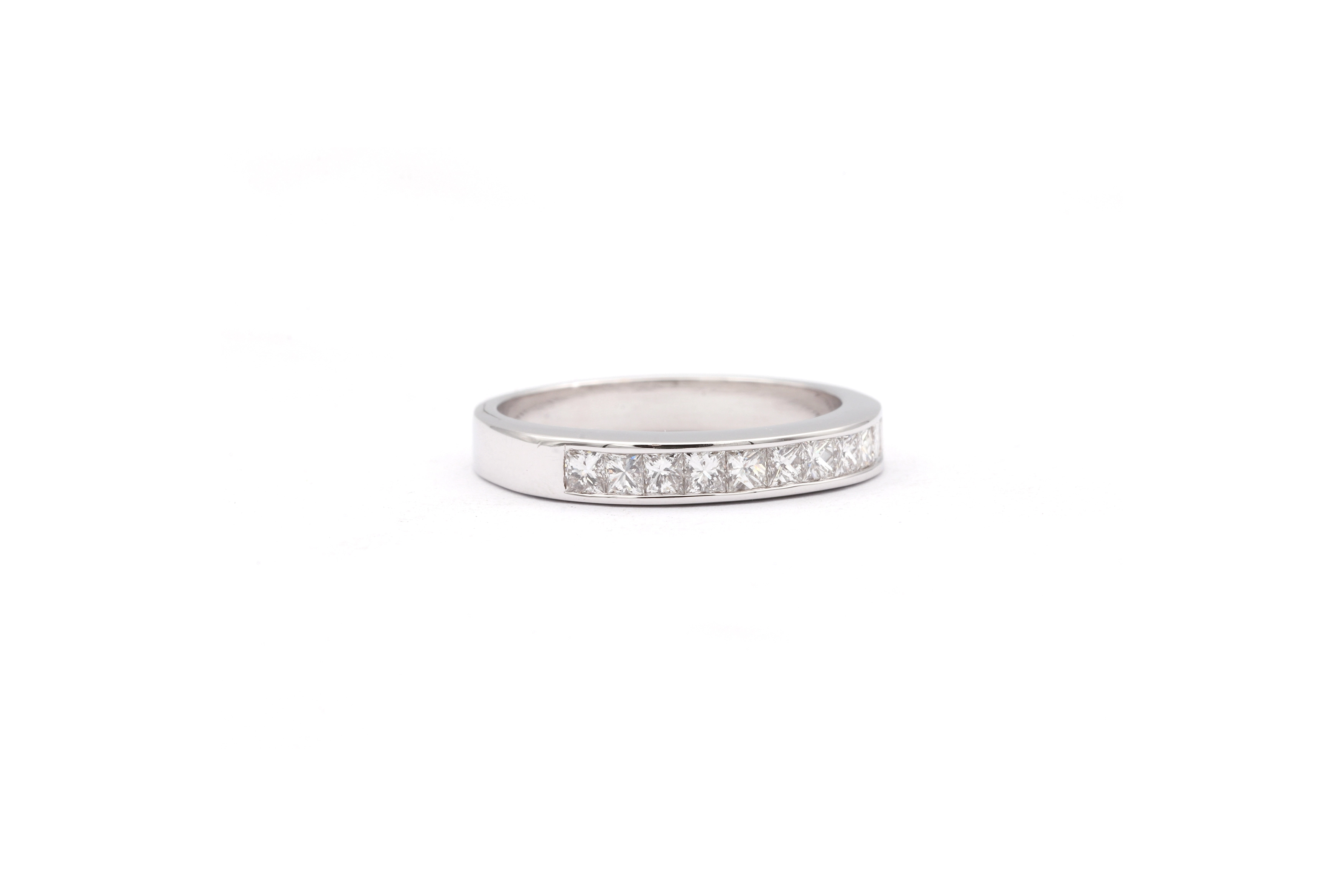 Alliance demi-américaine en or blanc 18 carats sertie de diamants taille princesse - 6