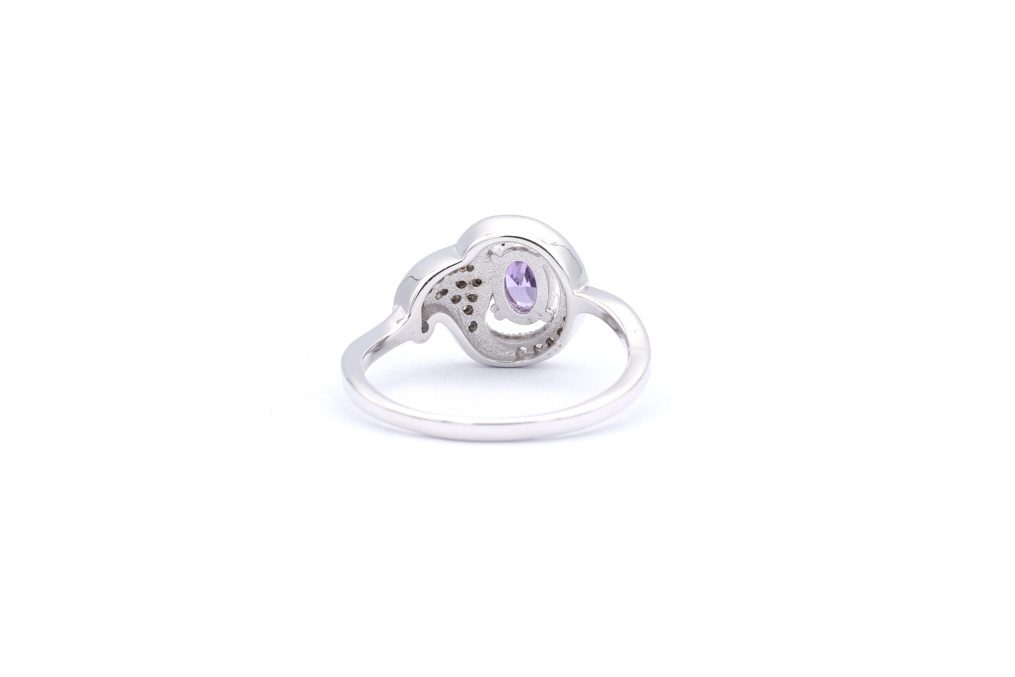 Bague contemporaine en argent 925 sertie d'une améthyste et de zirconiums - 4