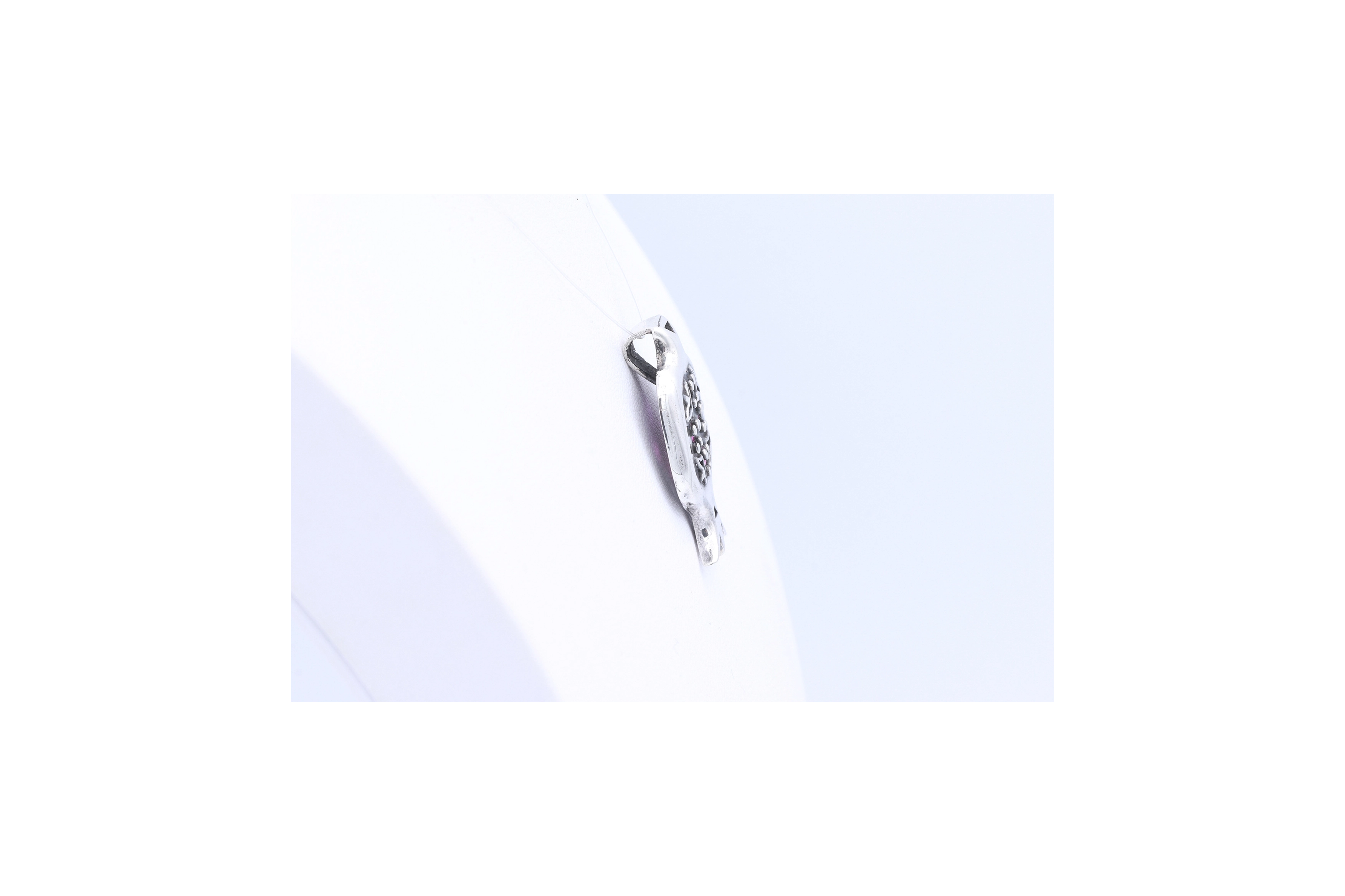 Pendentif contemporain en argent serti de rubis - 5