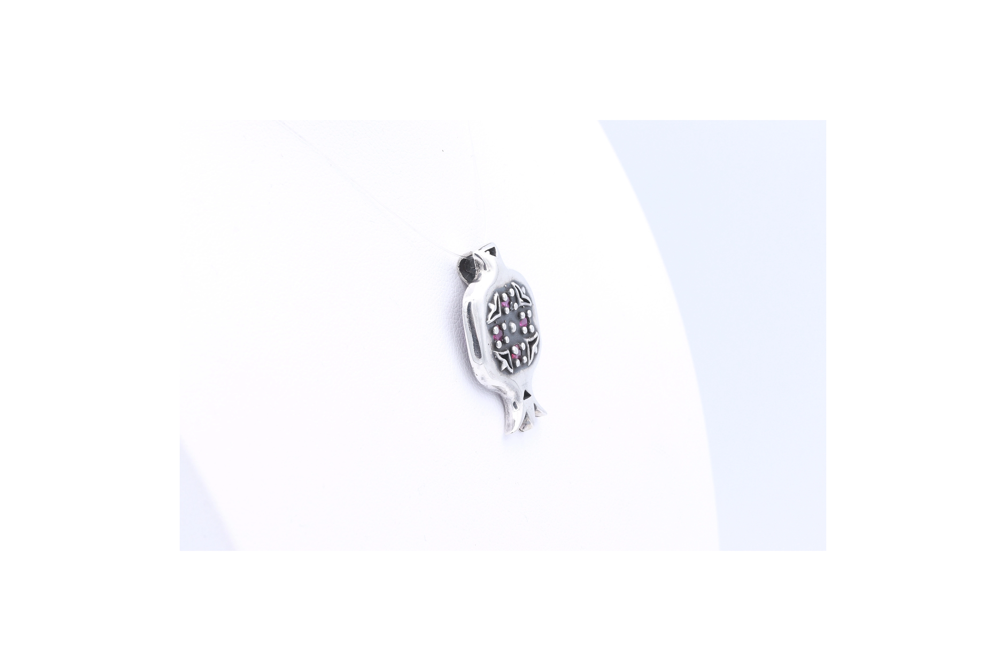 Pendentif contemporain en argent serti de rubis - 4