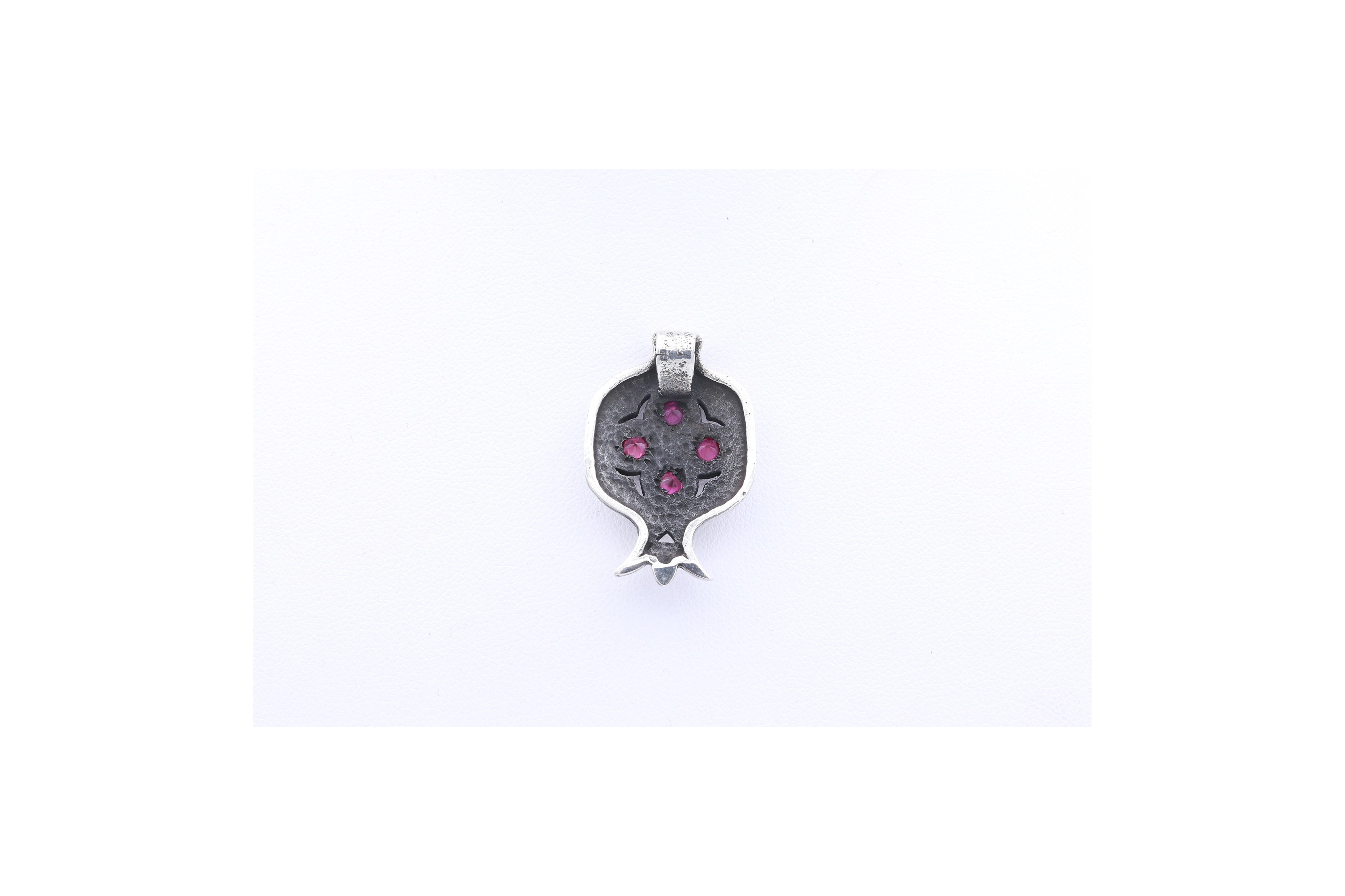 Pendentif contemporain en argent serti de rubis - 6