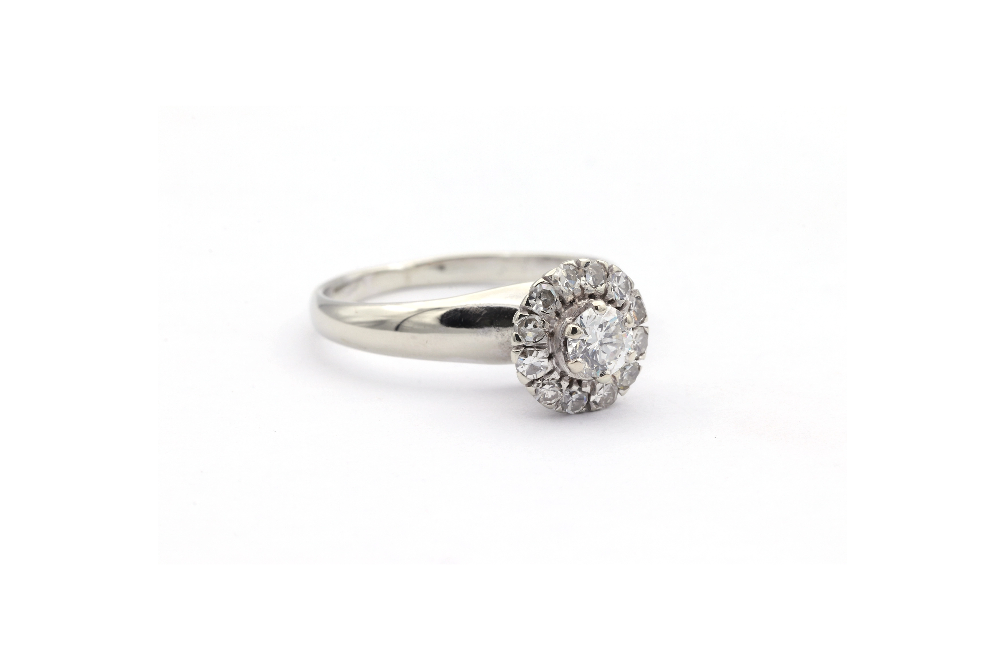 Bague contemporaine en or blanc 18 carats sertie de diamants - 6