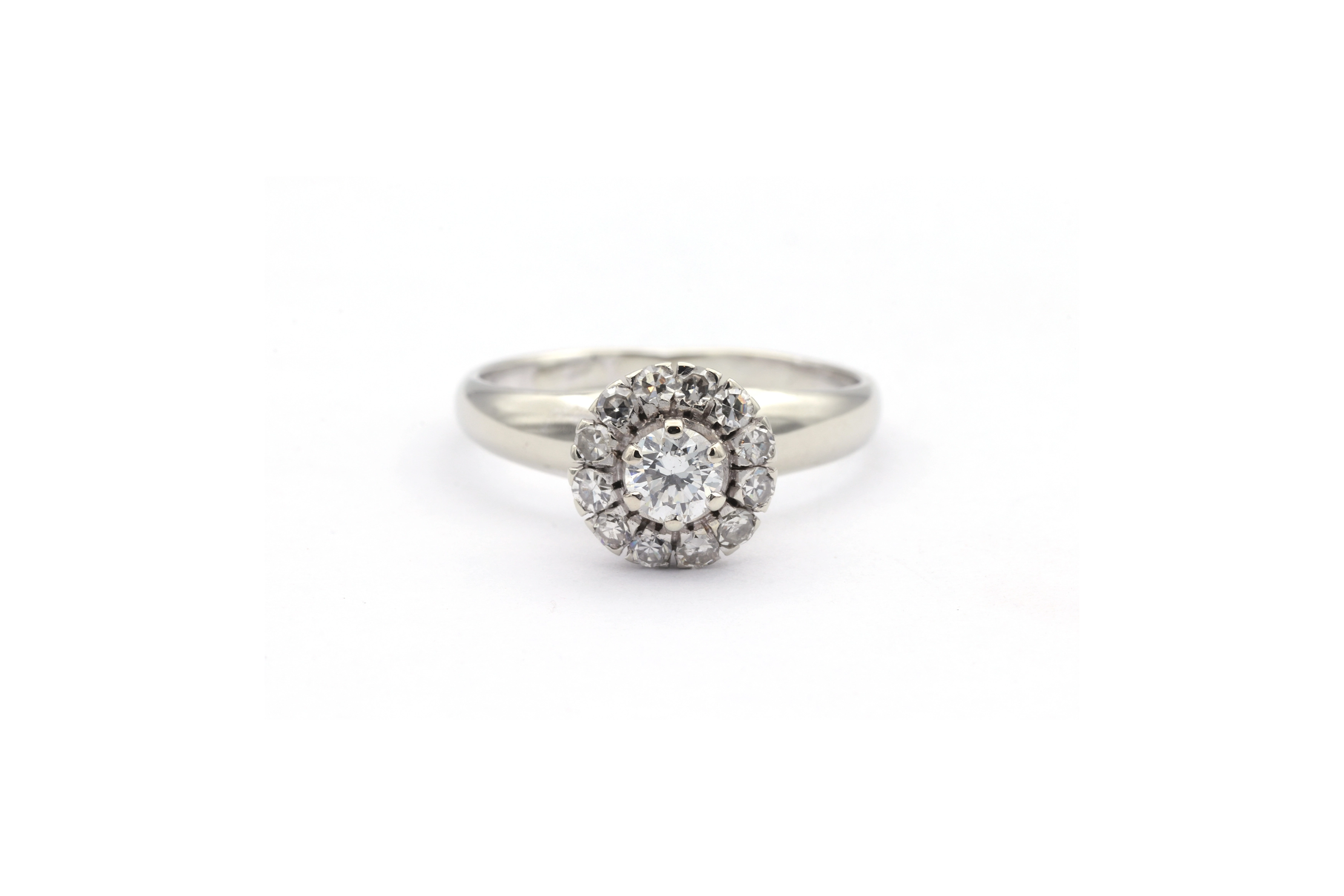 Bague contemporaine en or blanc 18 carats sertie de diamants - 1