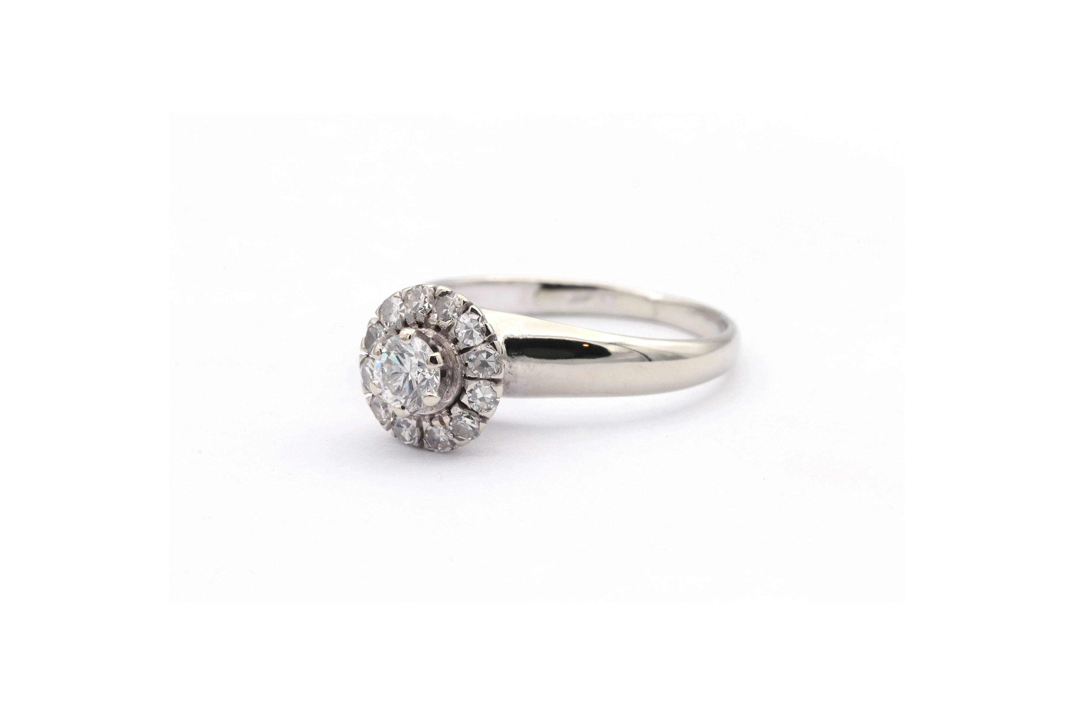 Bague contemporaine en or blanc 18 carats sertie de diamants - 2