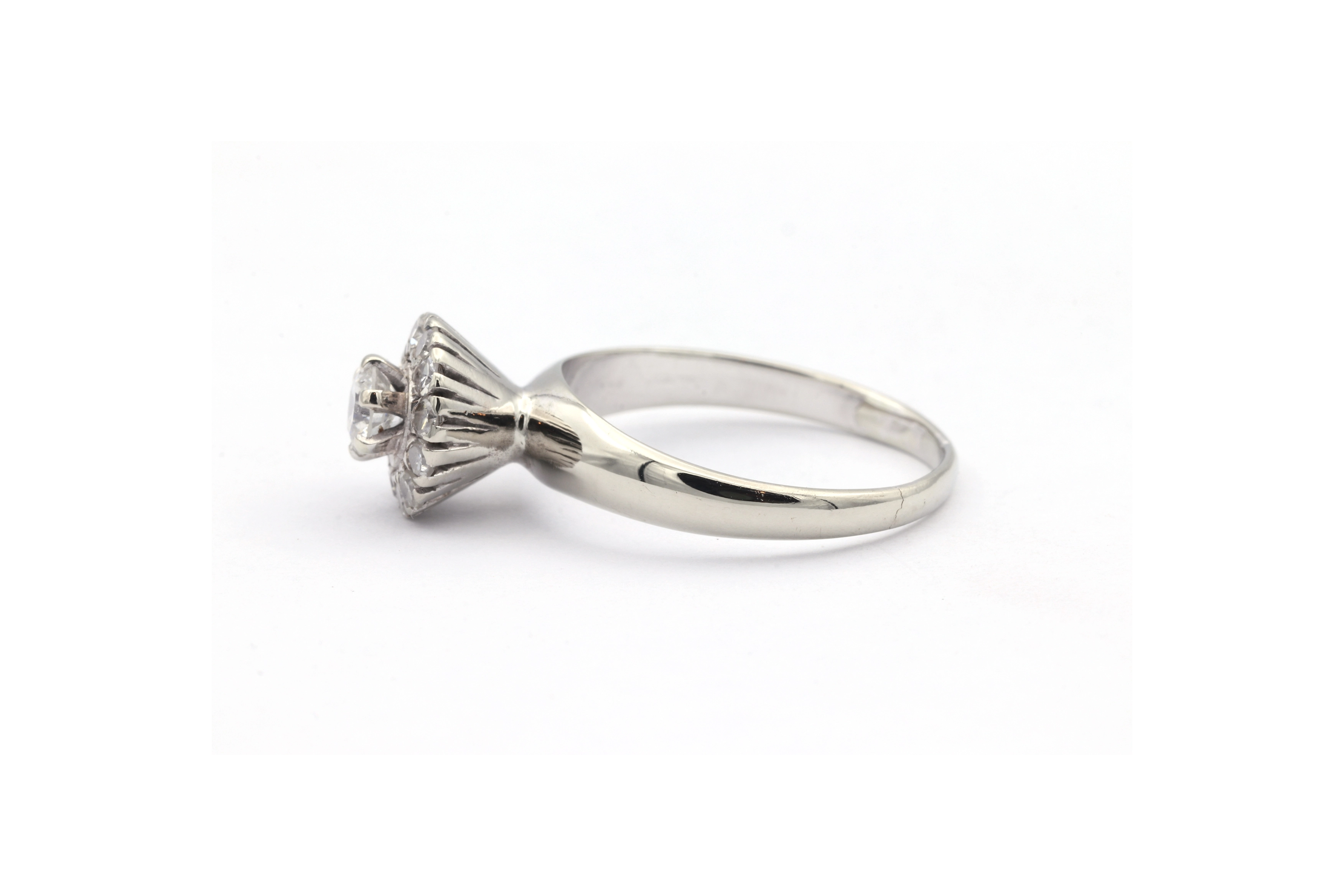 Bague contemporaine en or blanc 18 carats sertie de diamants - 3