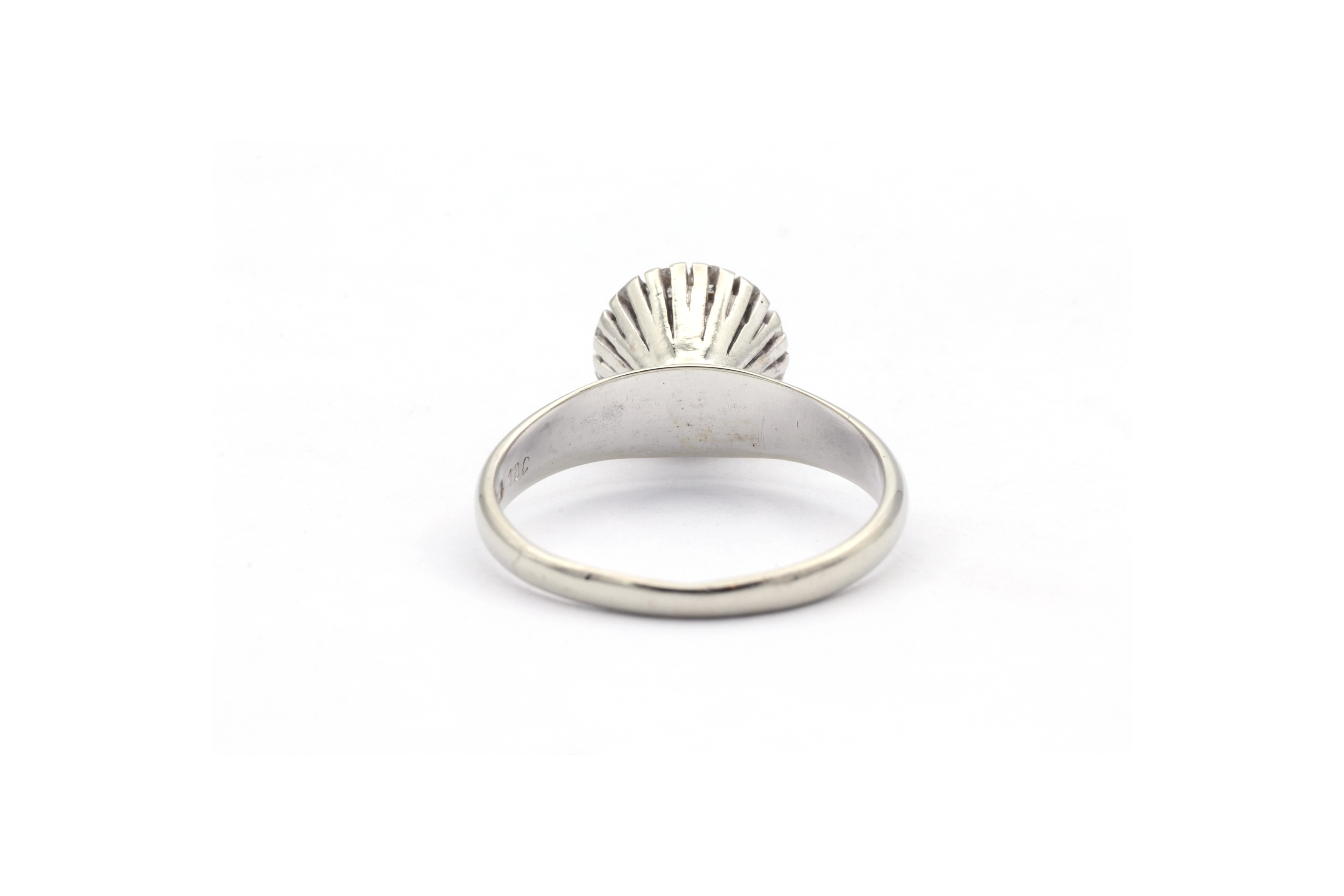 Bague contemporaine en or blanc 18 carats sertie de diamants - 4