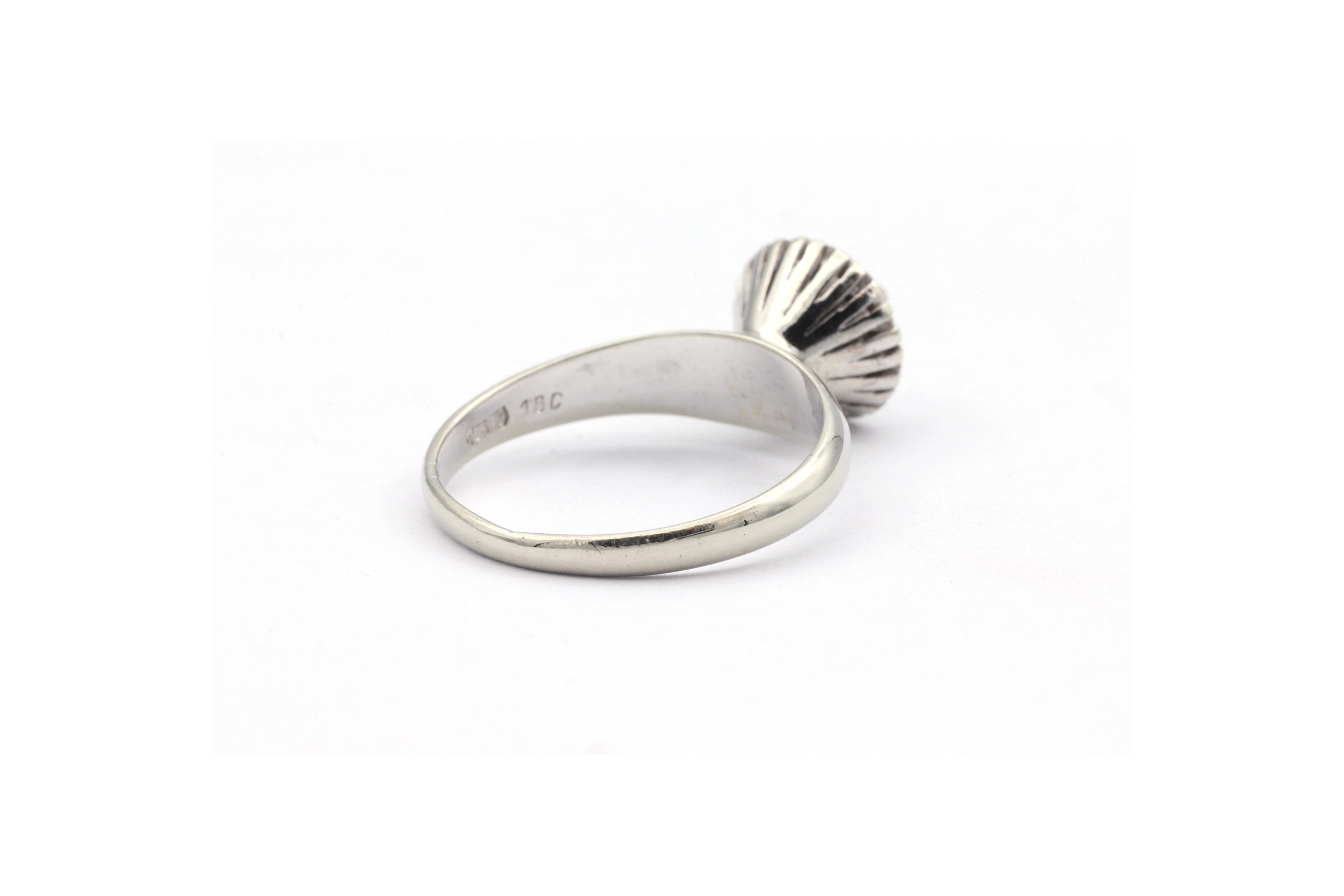 Bague contemporaine en or blanc 18 carats sertie de diamants - 5