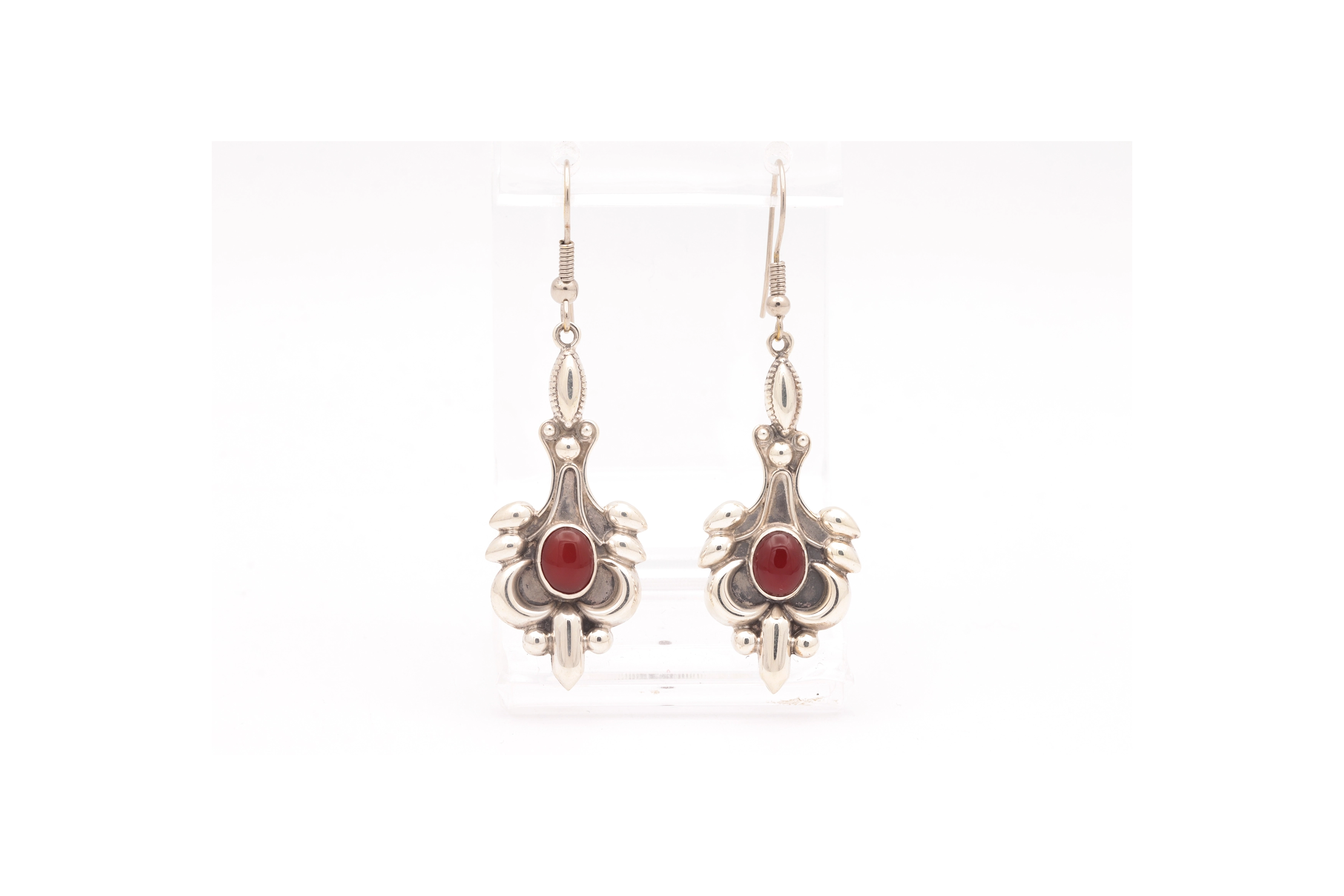 Boucles d'oreilles contemporaines en argent serties de cornaline - 1