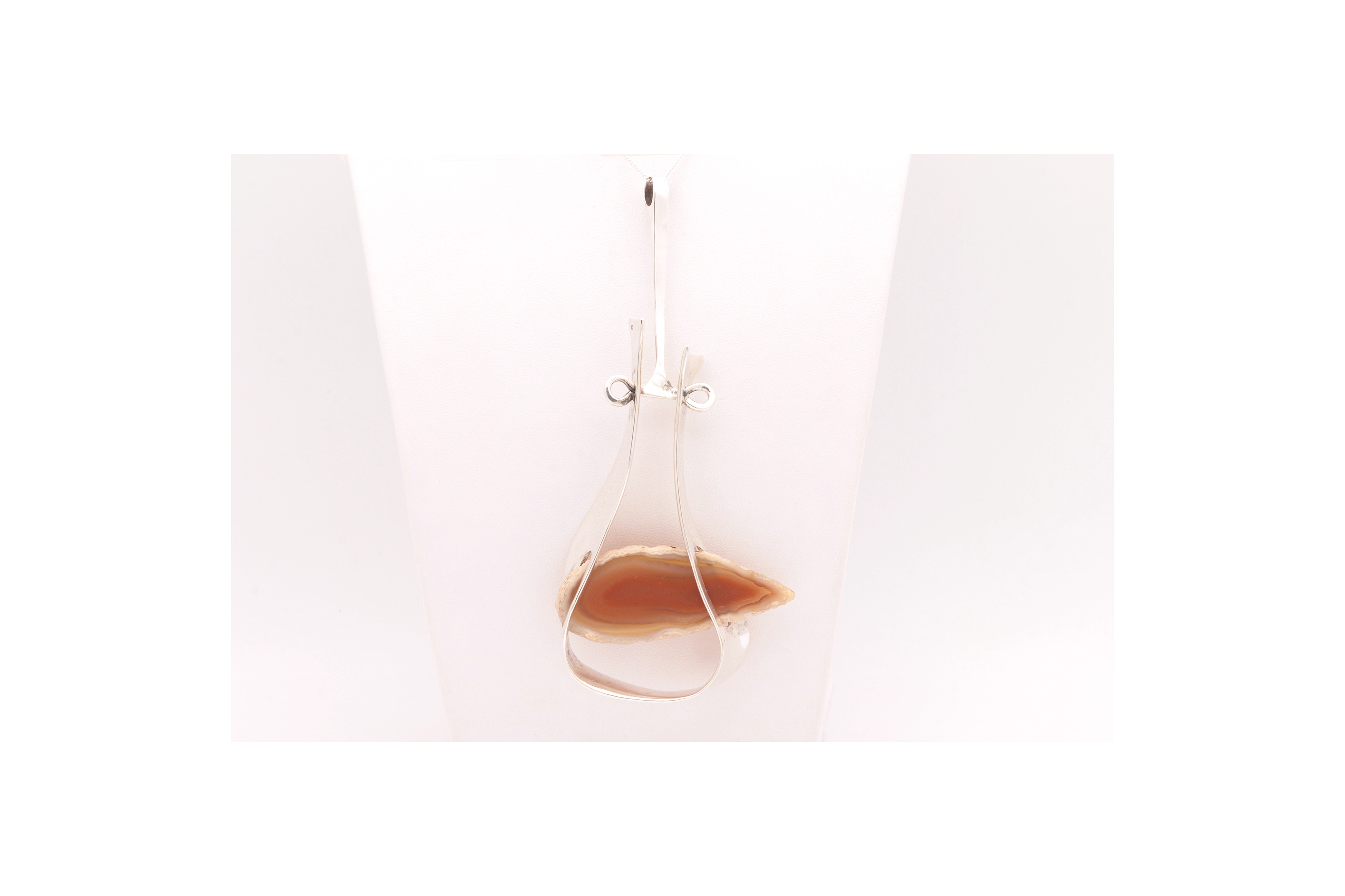 Pendentif Années 70 en argent 800 serti d'une agate - 1