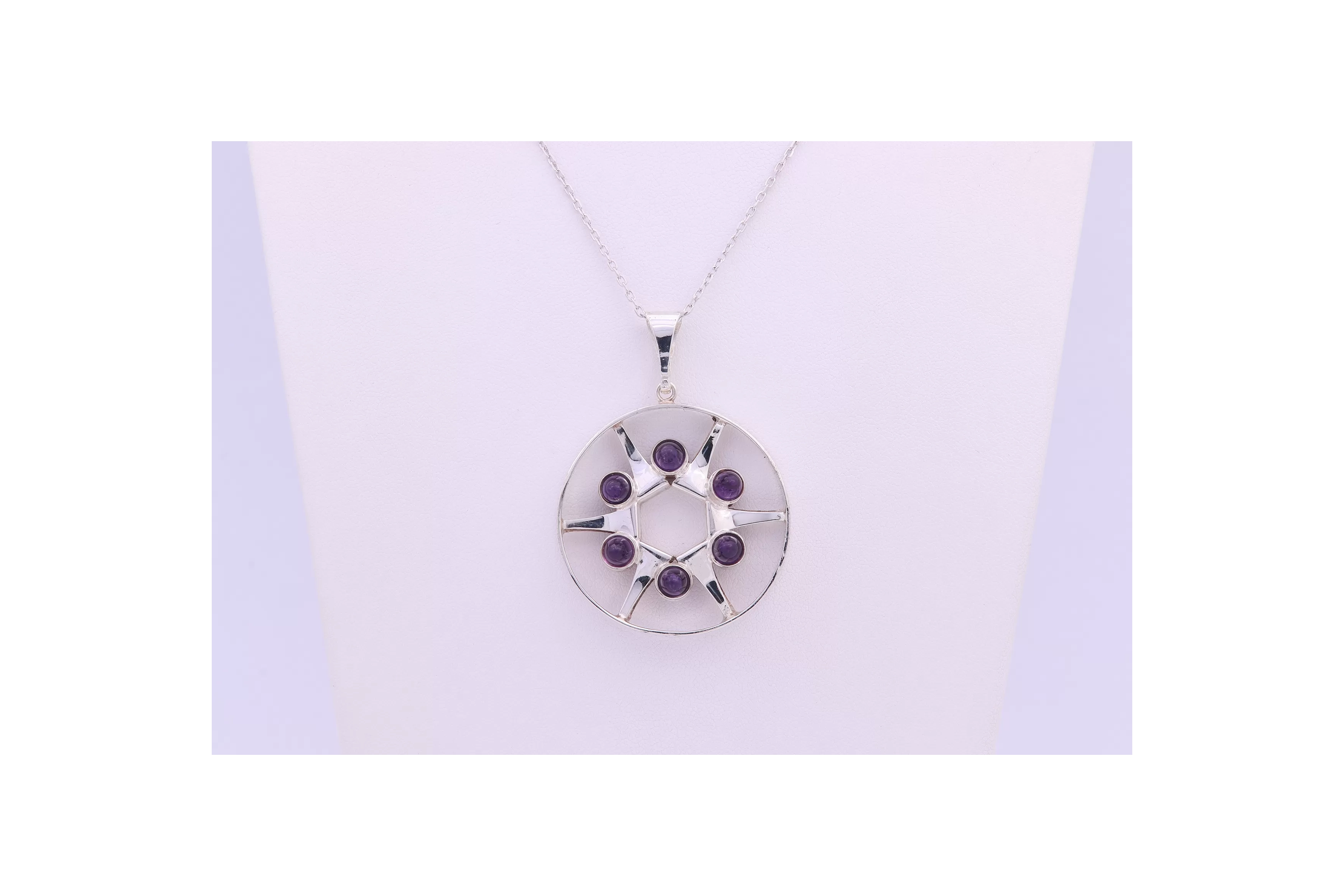 Pendentif Finlandais Années 70 en argent 925 serti d'améthystes, signé Kultaseppä Salovaara - - 1