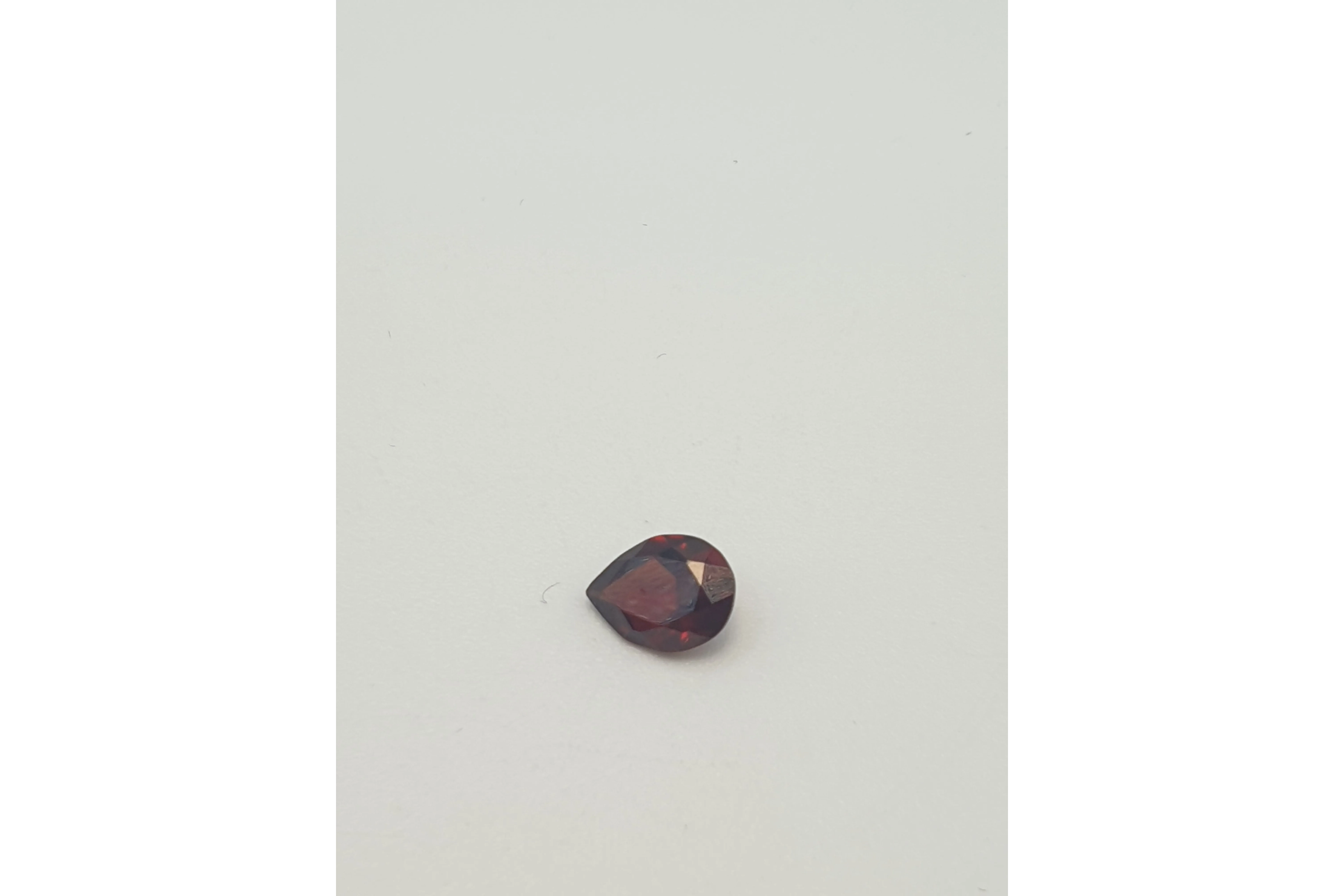 Grenat almandin 1.35ct - 1