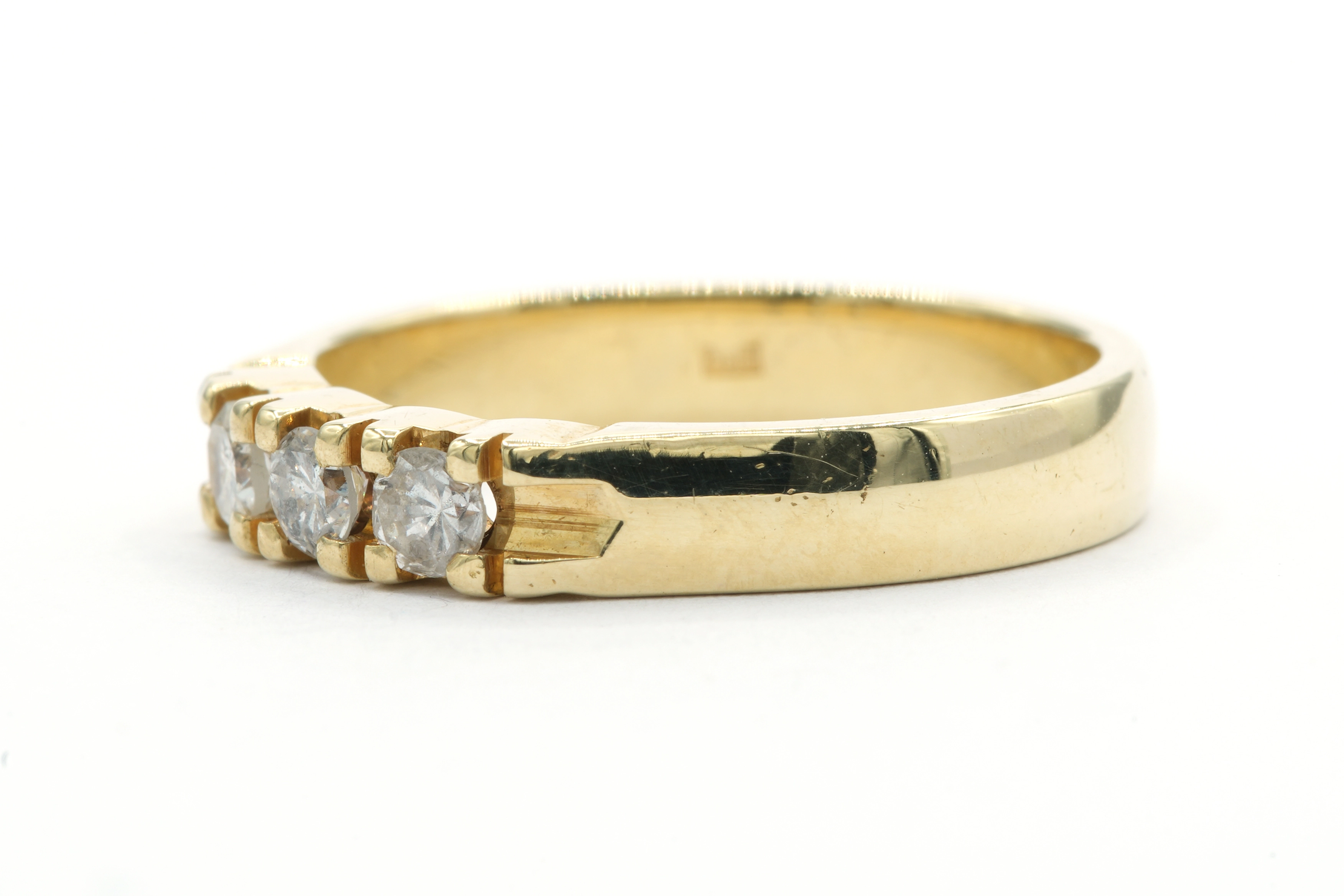 Bague contemporaine en or jaune 18 carats sertie de diamants "taille" brillant (+- 0.27ct) - - 2