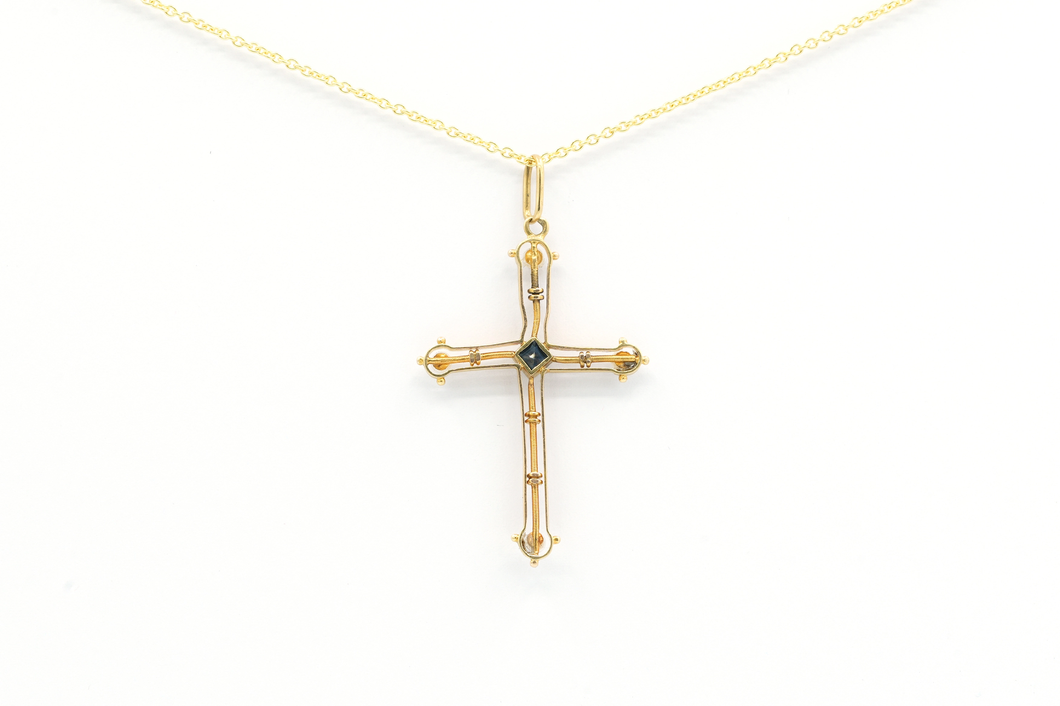 Pendentif "croix" Art Déco en or jaune 18 carats serti d'un saphir de synthèse et de perles - 4