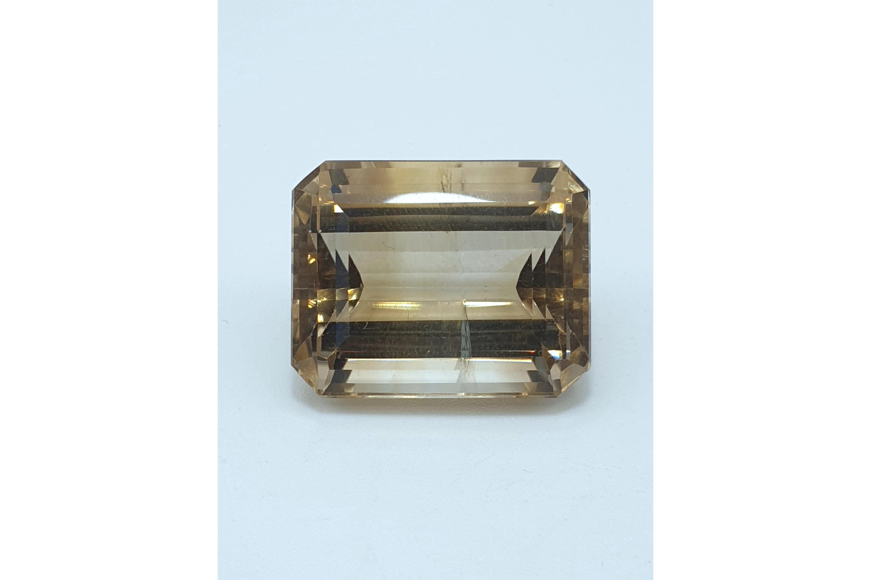 Quartz variété citrine 54.00 ct - - 1