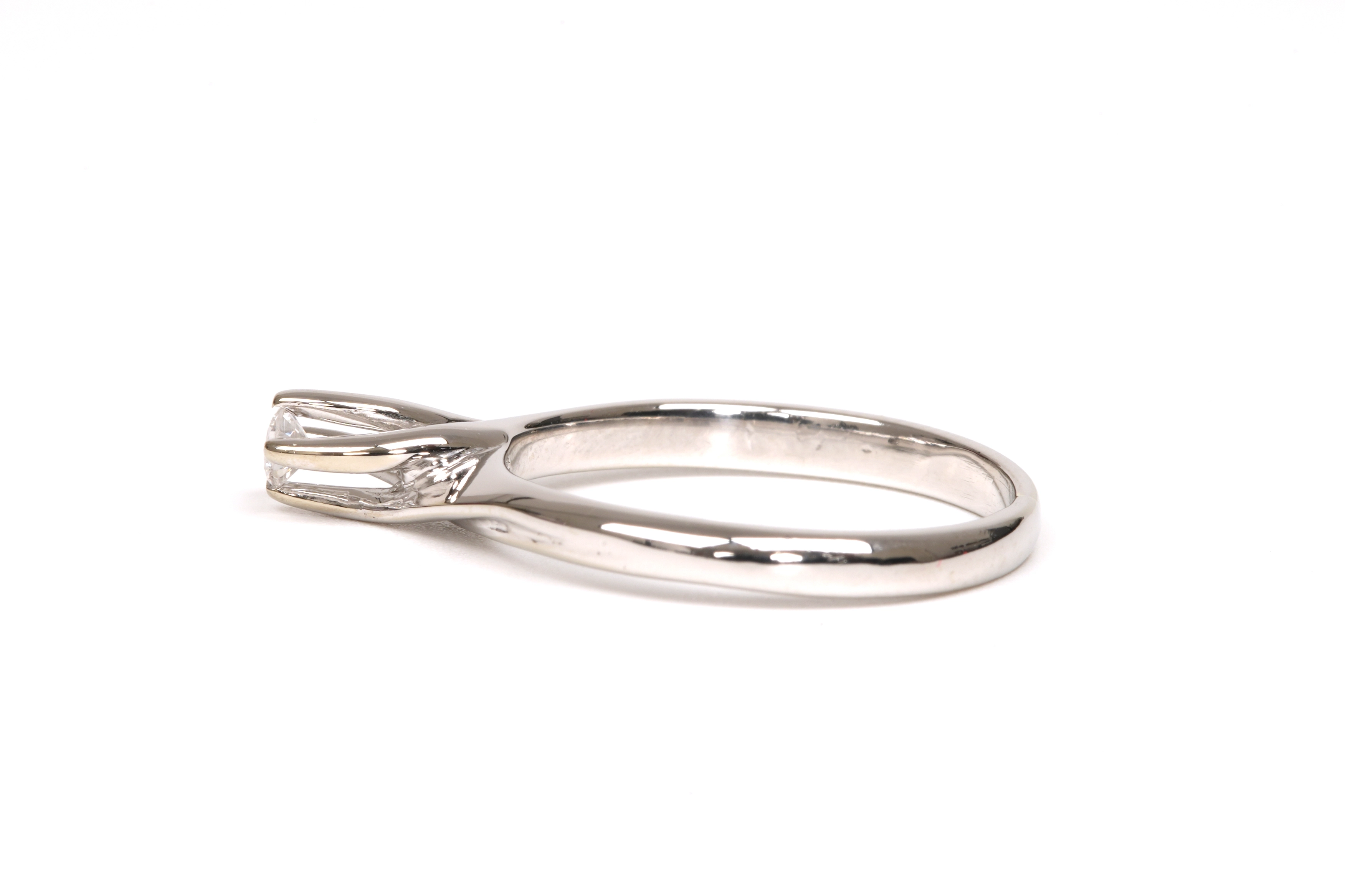 Bague Années 70 en or blanc 18 carats sertie d'un diamant "taille" brillant (+-0.08ct) - 3