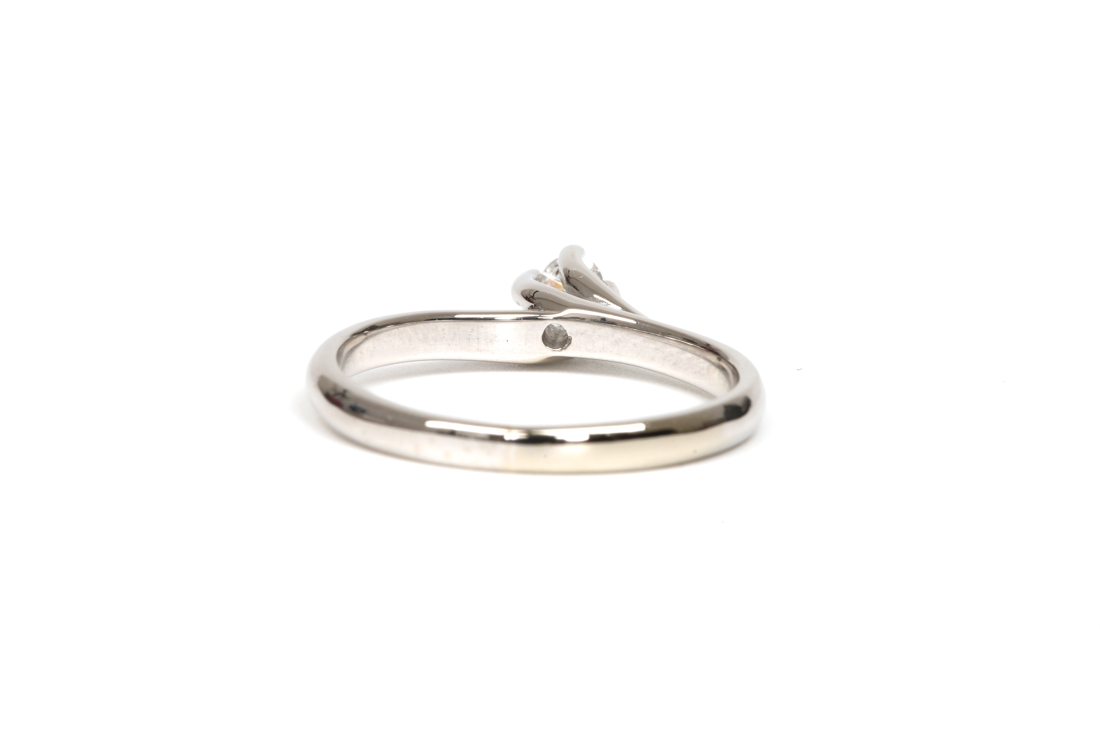 Bague Années 70 en or blanc 18 carats sertie d'un diamant "taille" brillant (+-0.08ct) - 4