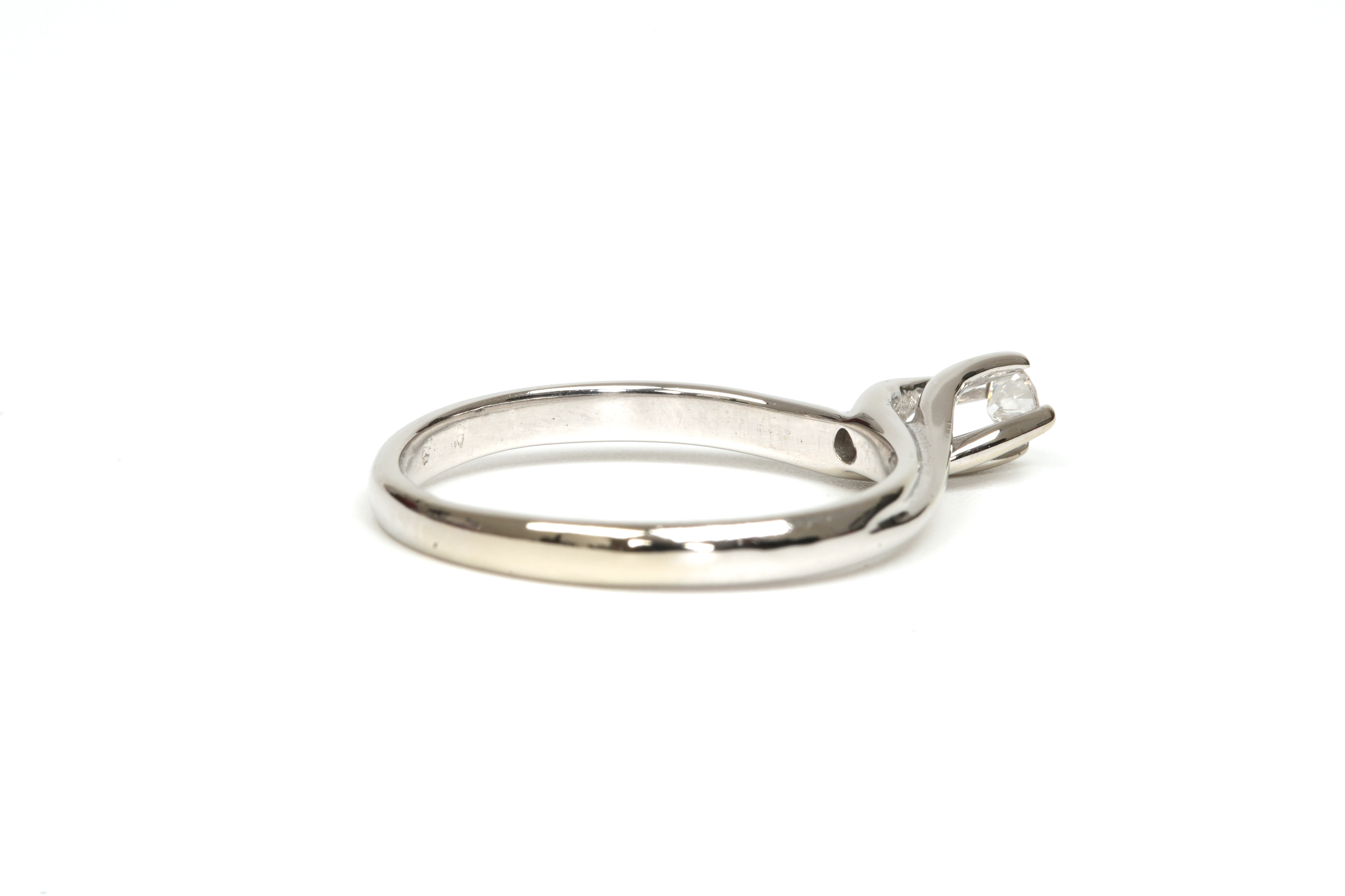 Bague Années 70 en or blanc 18 carats sertie d'un diamant "taille" brillant (+-0.08ct) - 5